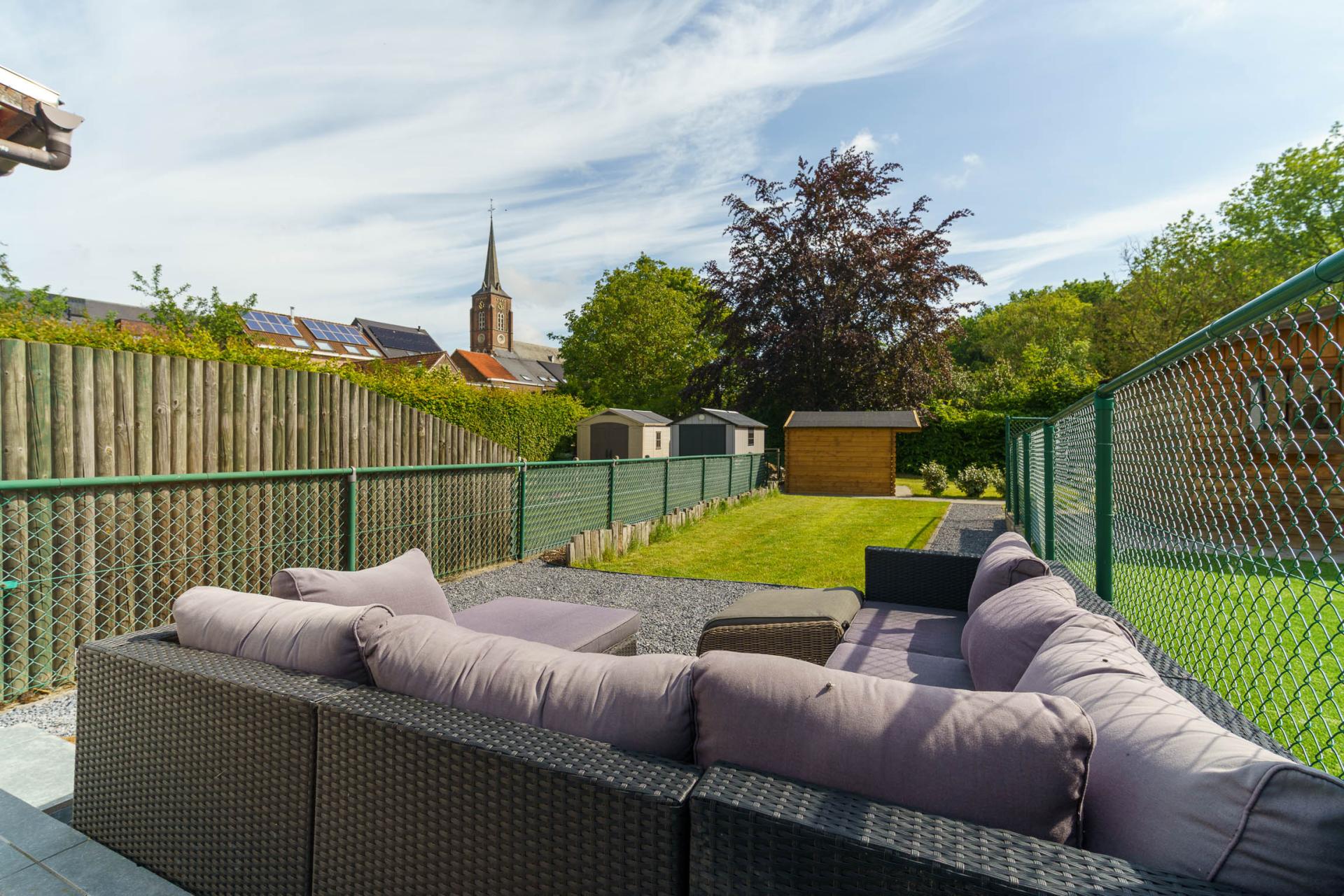 Prachtig gelegen stadswoning met ruime tuin in Rumst — foto