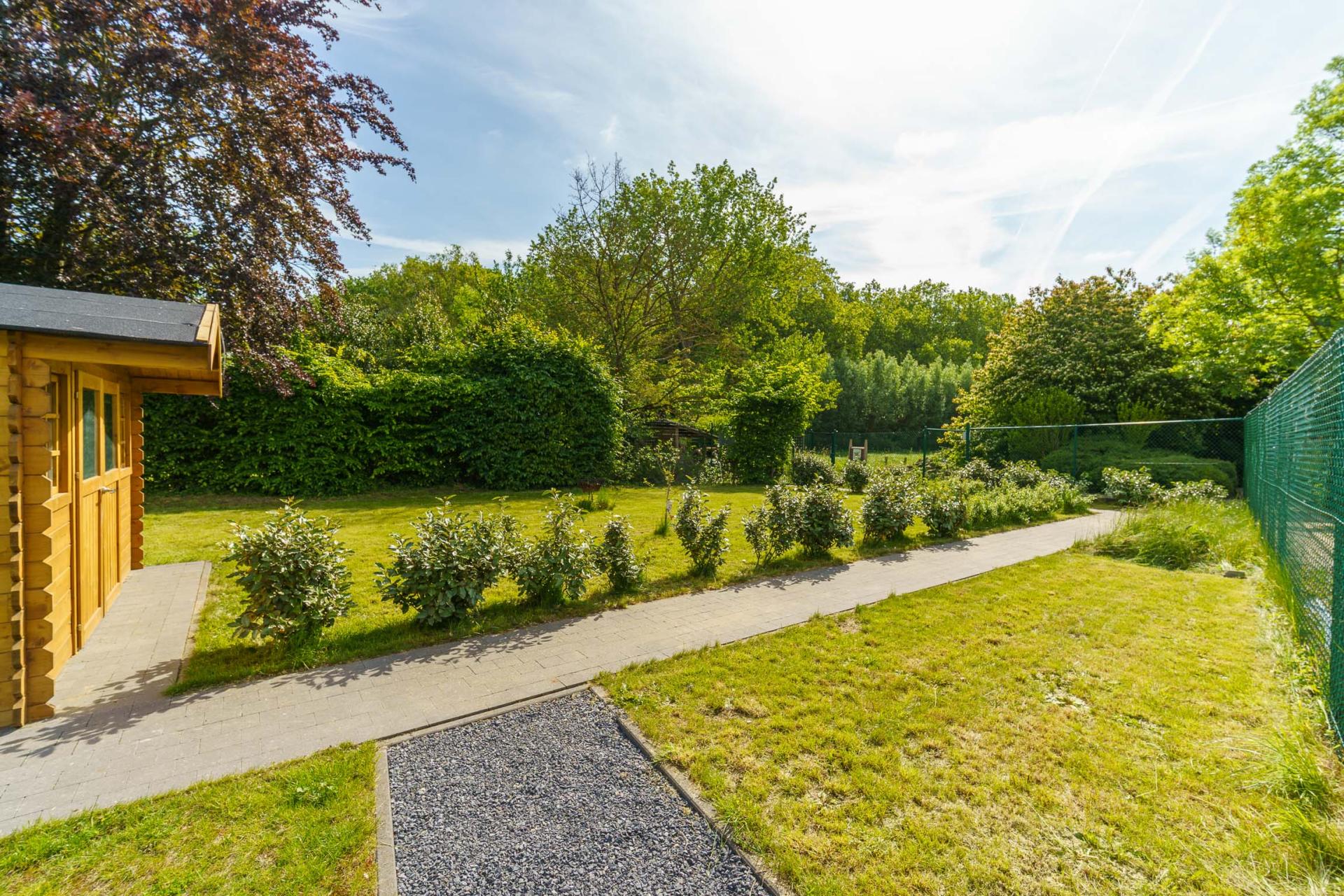 Prachtig gelegen stadswoning met ruime tuin in Rumst — foto