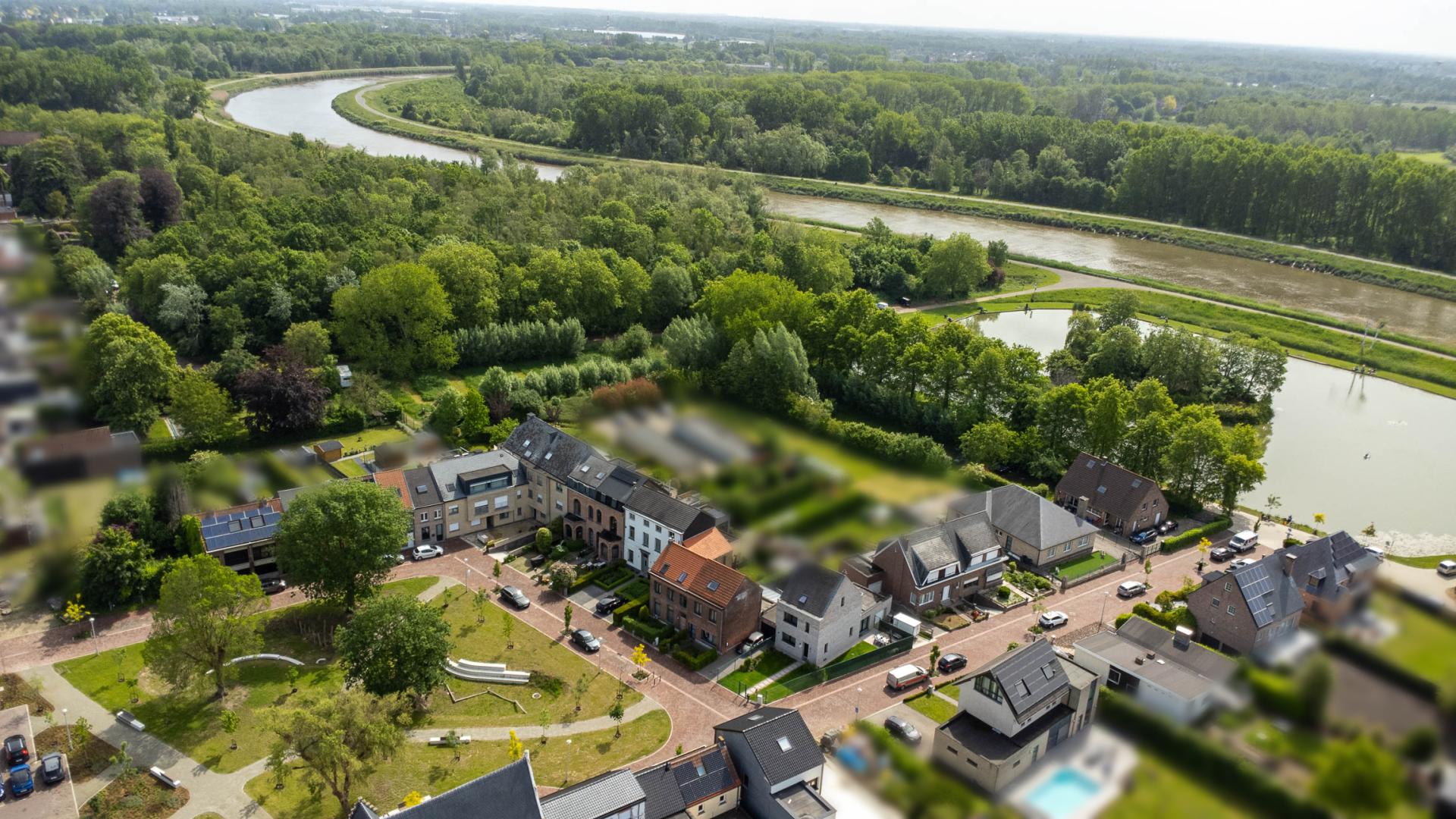 Prachtig gelegen stadswoning met ruime tuin in Rumst — foto