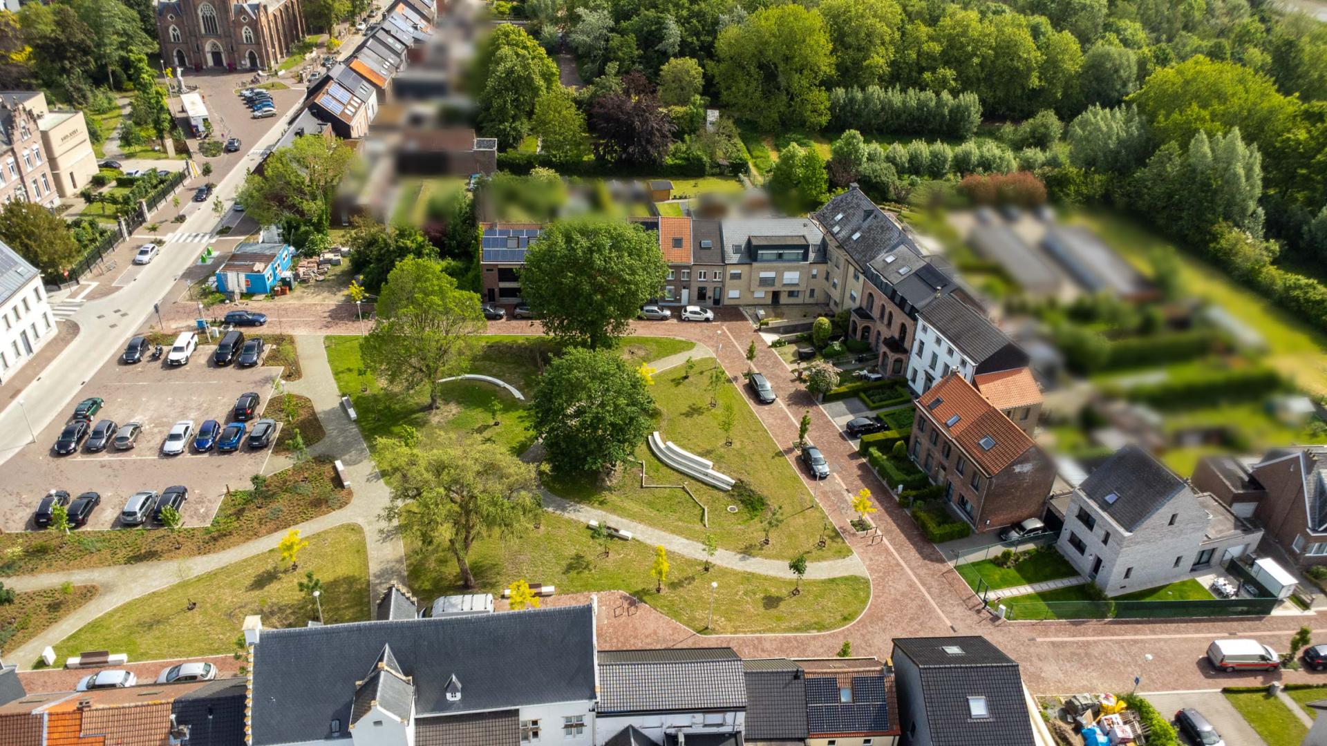 Prachtig gelegen stadswoning met ruime tuin in Rumst — foto
