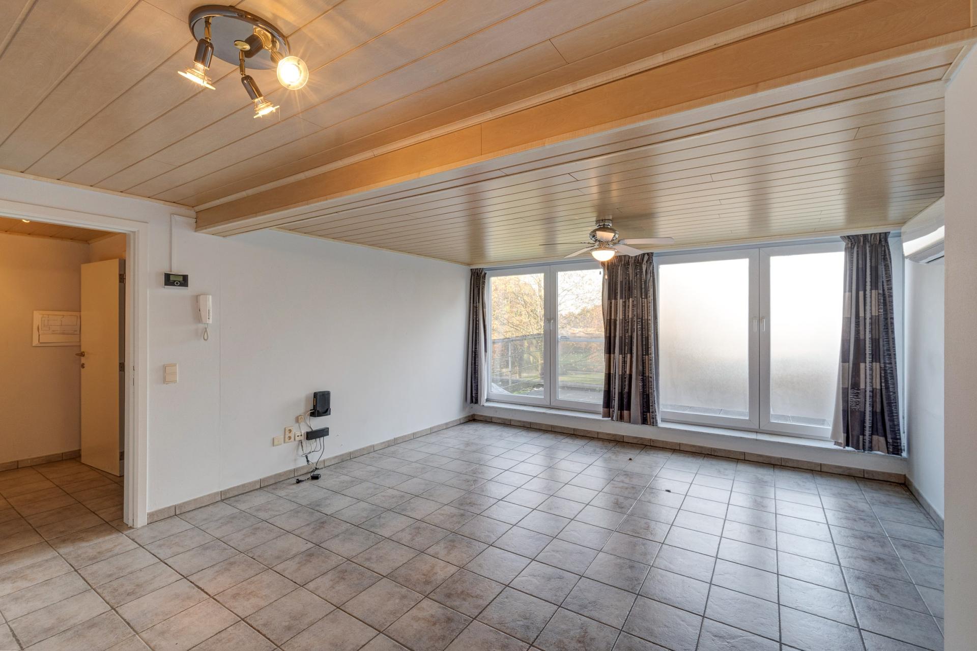 Gezellig appartement met terras in het centrum van Laakdal — foto