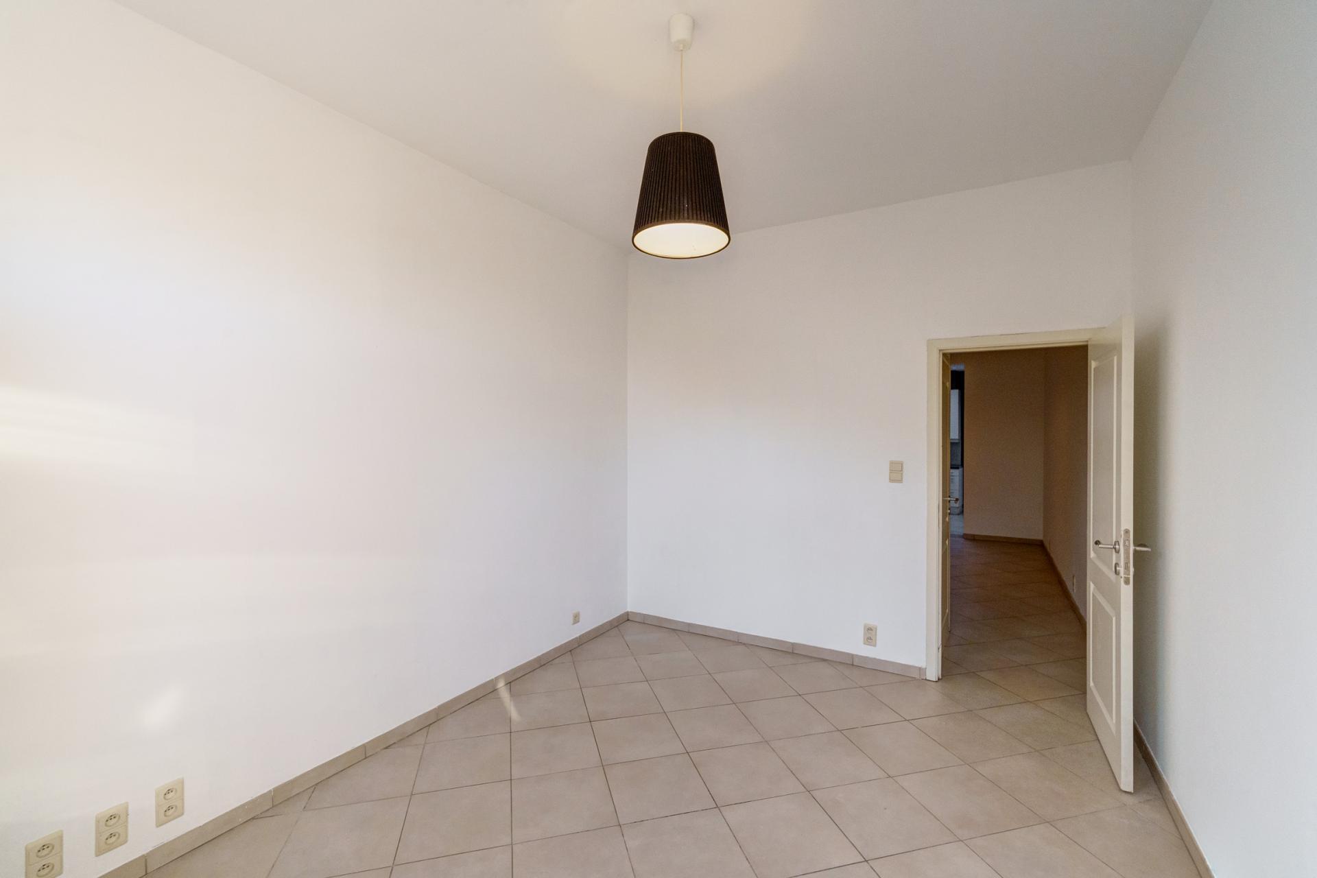 Instapklare woning met 2 SLPK in het centrum van Herentals — foto