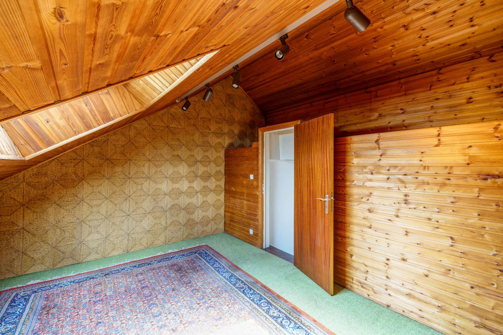 Rustig gelegen woning met zes slpks en 2 garages in Tremelo — foto