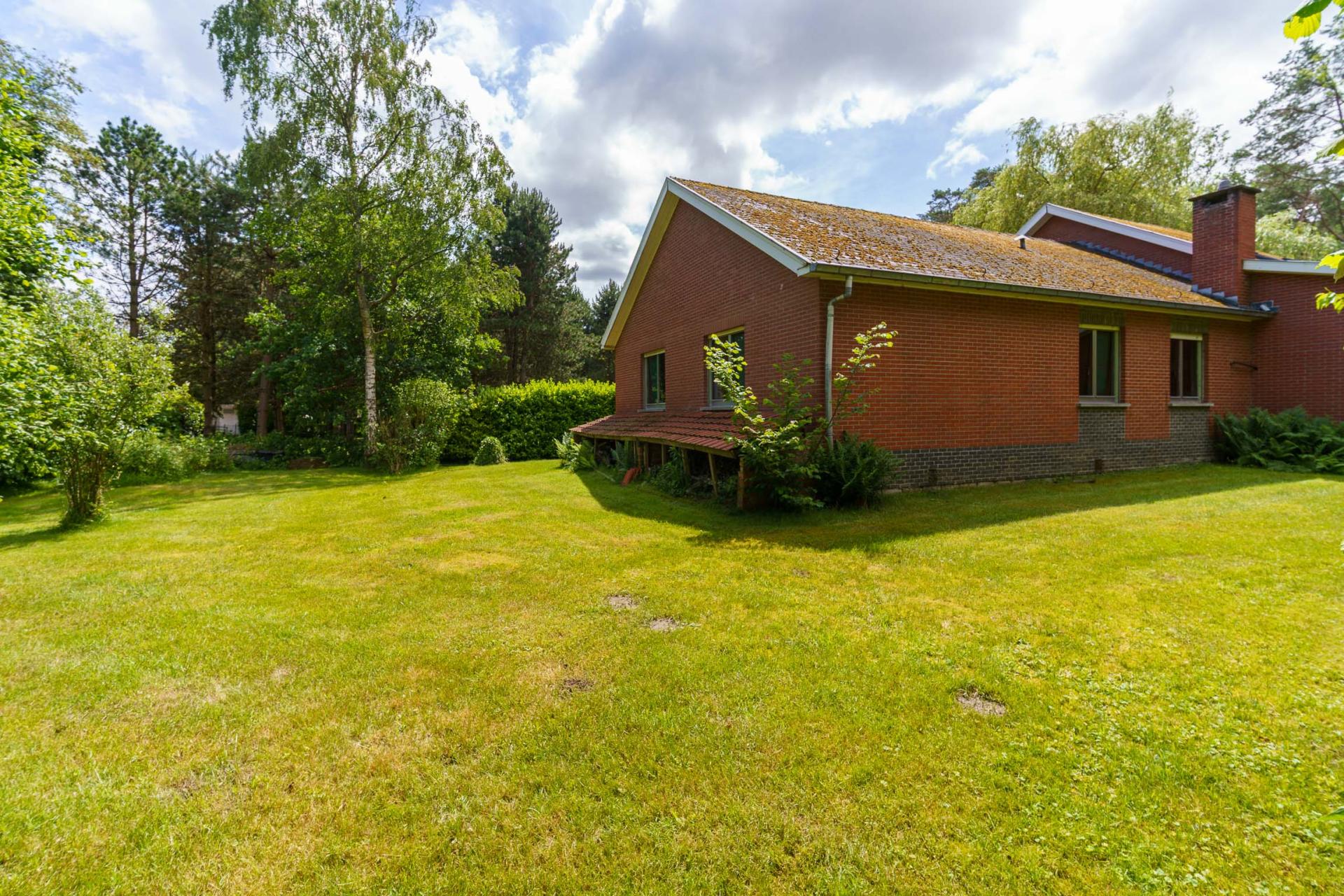 Rustig gelegen woning met zes slpks en 2 garages in Tremelo — foto
