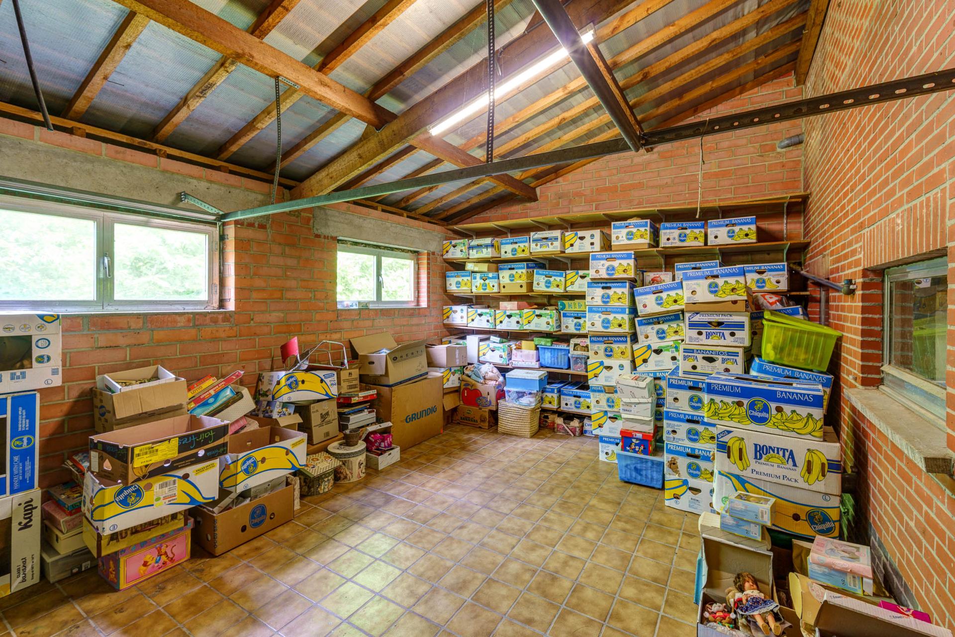 Rustig gelegen woning met zes slpks en 2 garages in Tremelo — foto
