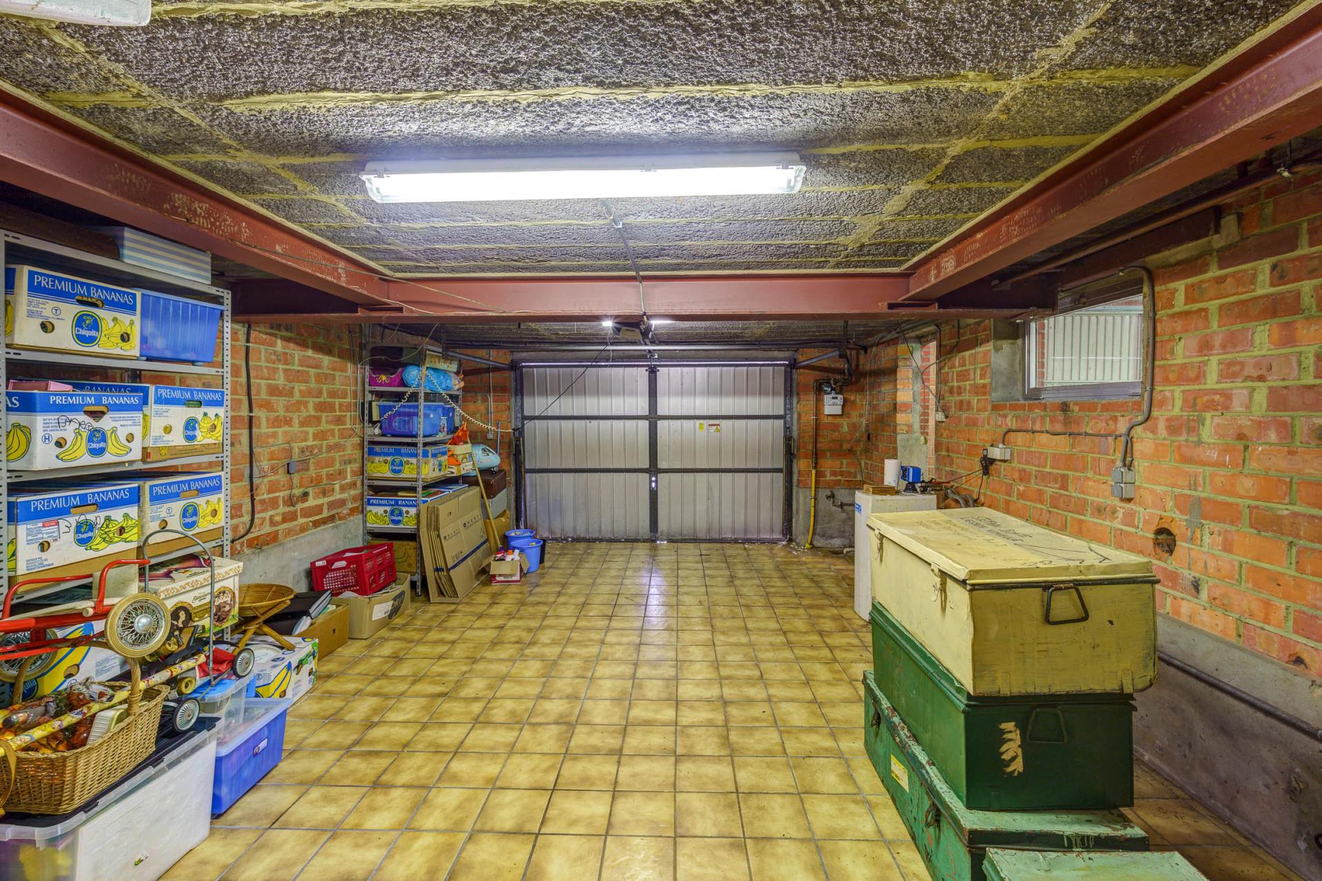 Rustig gelegen woning met zes slpks en 2 garages in Tremelo — foto