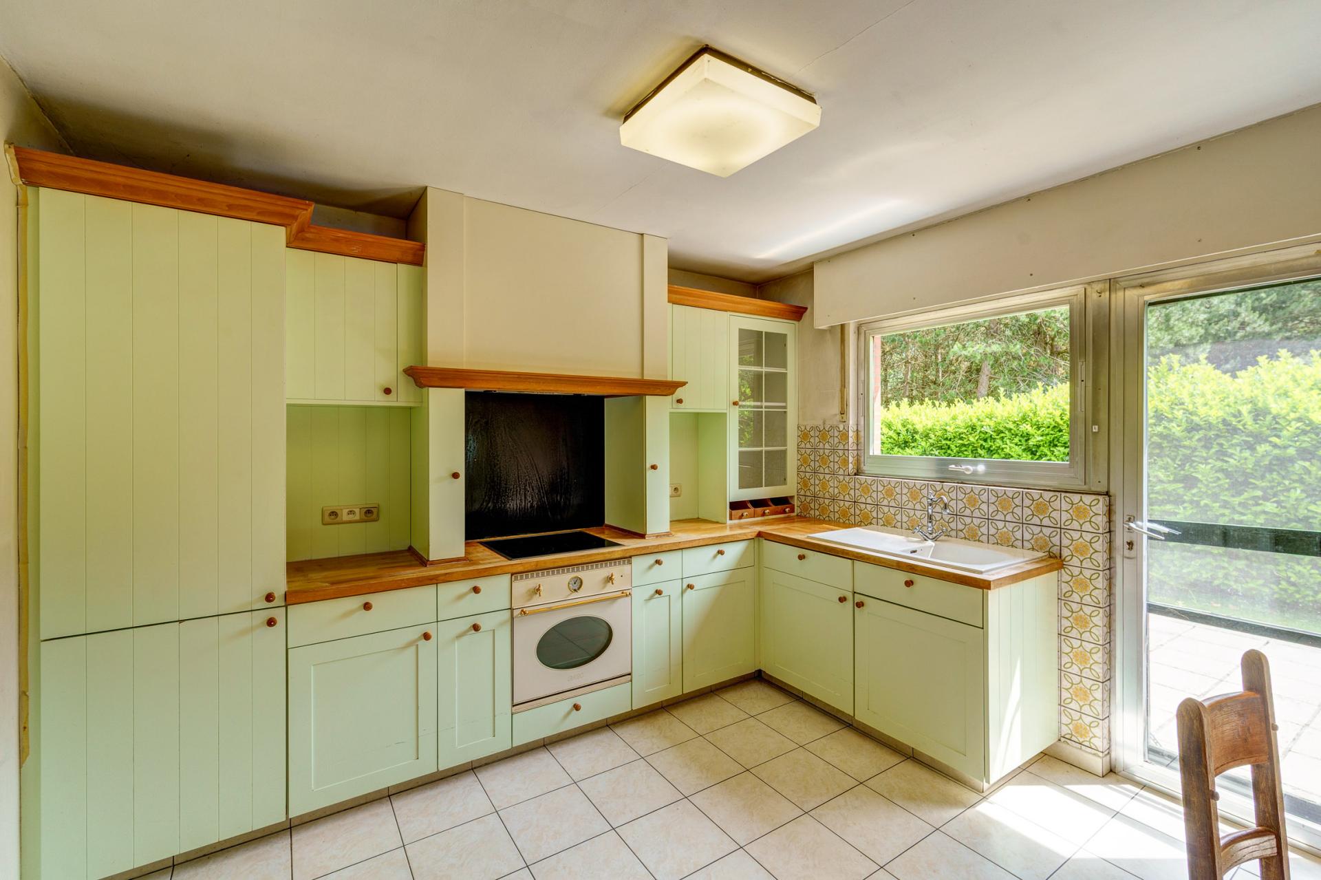 Rustig gelegen woning met zes slpks en 2 garages in Tremelo — foto