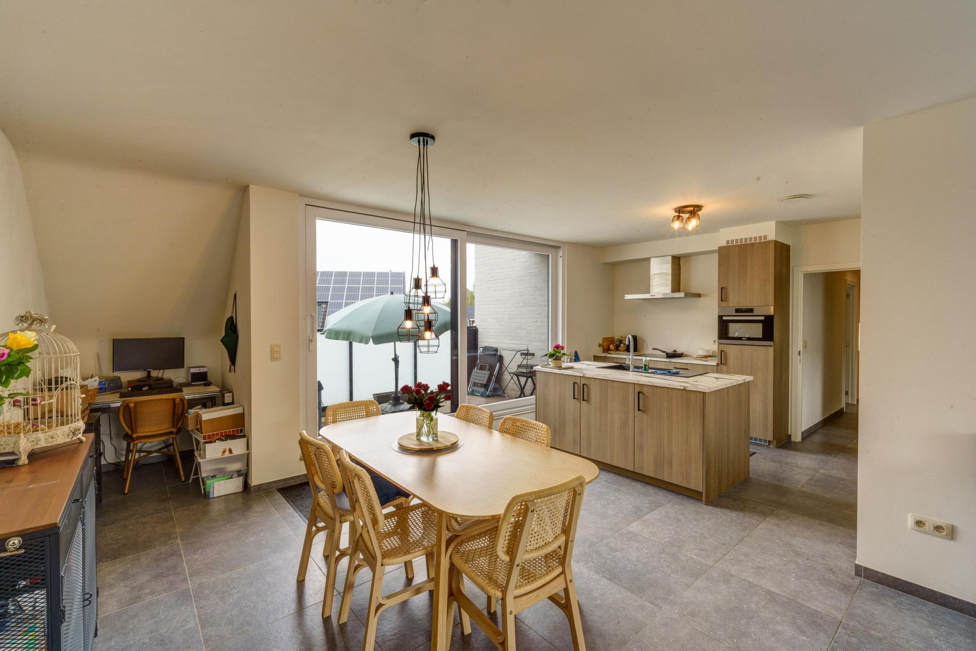 Ruim app met terras en drie slaapkamers in centrum Meerhout — foto