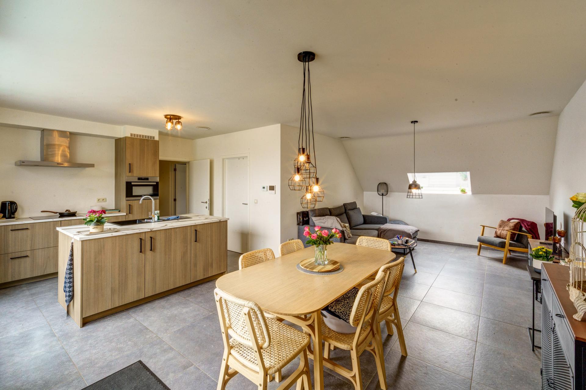 Ruim app met terras en drie slaapkamers in centrum Meerhout — foto