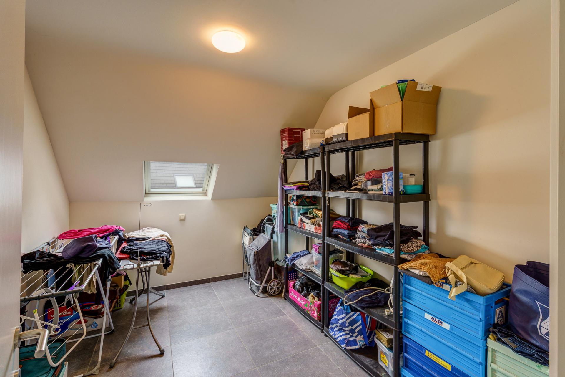 Ruim app met terras en drie slaapkamers in centrum Meerhout — foto