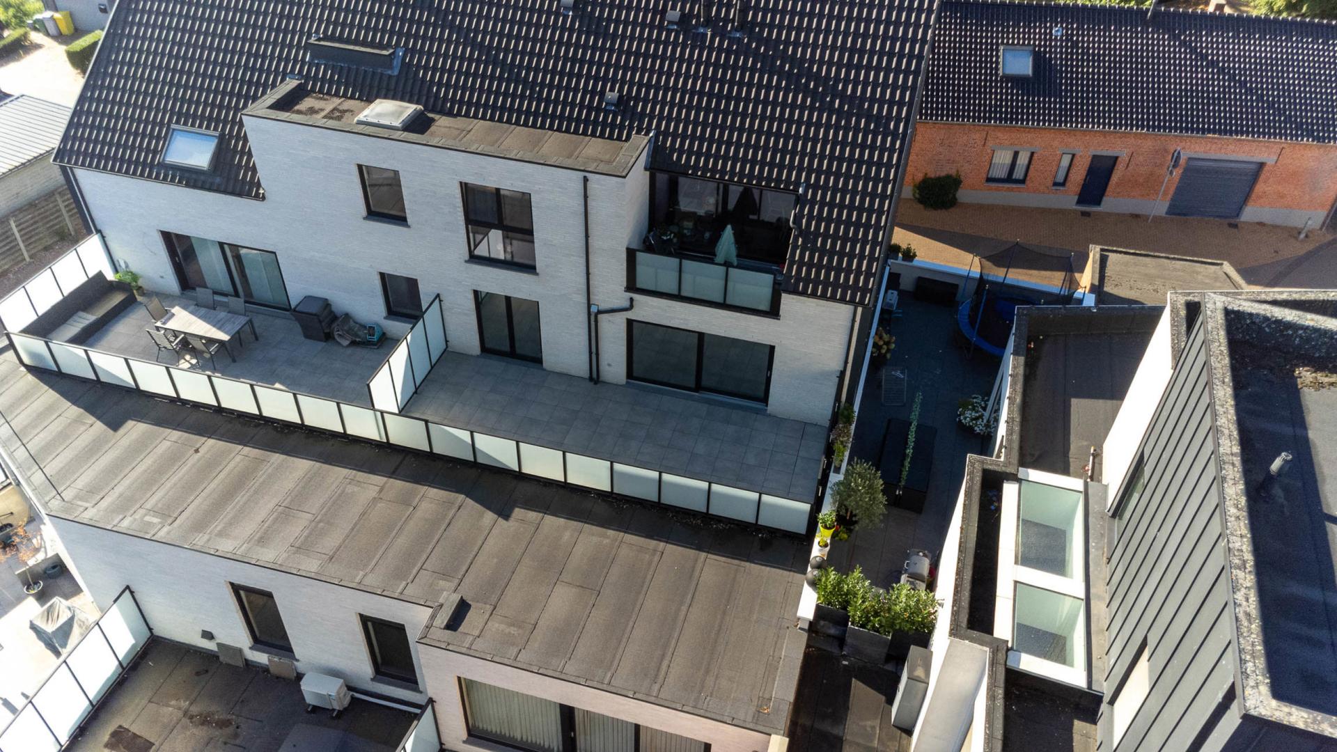 Ruim app met terras en drie slaapkamers in centrum Meerhout — foto