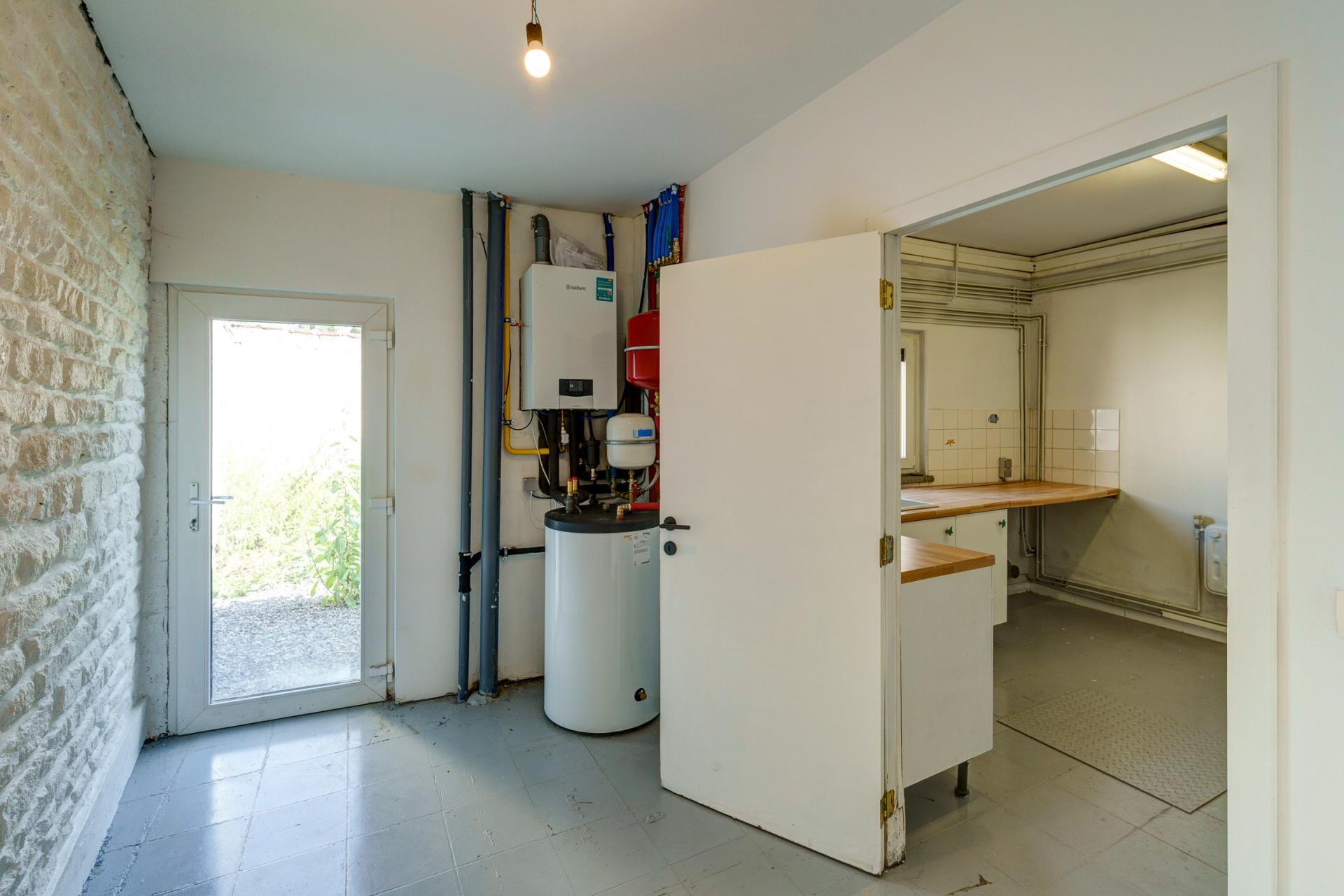 Instapklare gerenoveerde bel-etage met 5 SLPK & 2 garages — foto