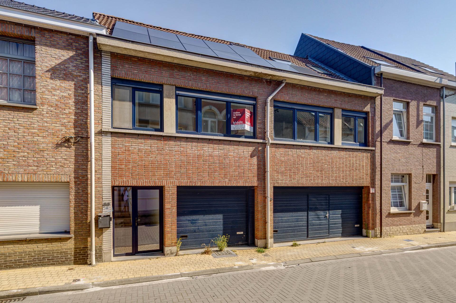 Instapklare gerenoveerde bel-etage met 5 SLPK & 2 garages — foto