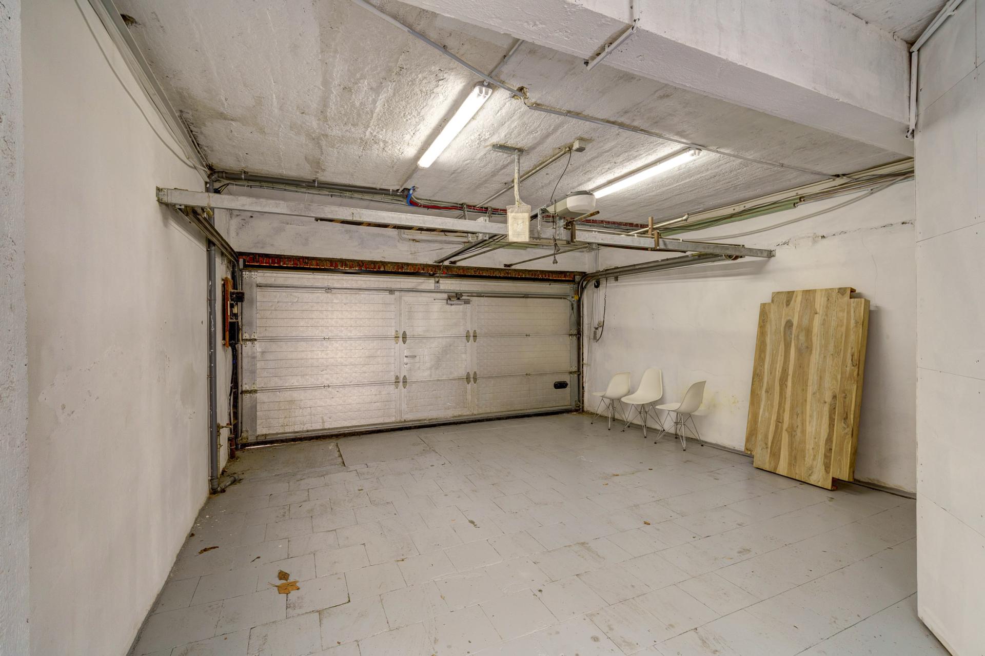 Instapklare gerenoveerde bel-etage met 5 SLPK & 2 garages — foto