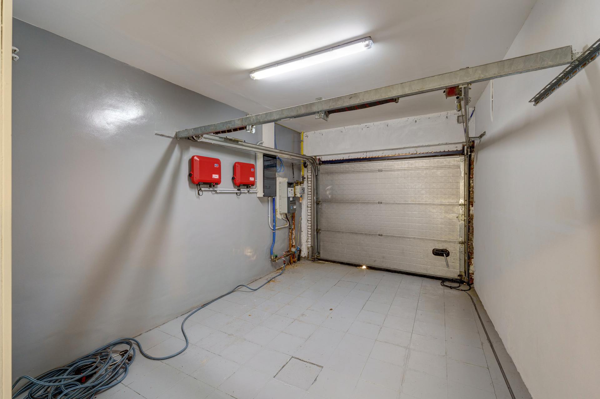Instapklare gerenoveerde bel-etage met 5 SLPK & 2 garages — foto