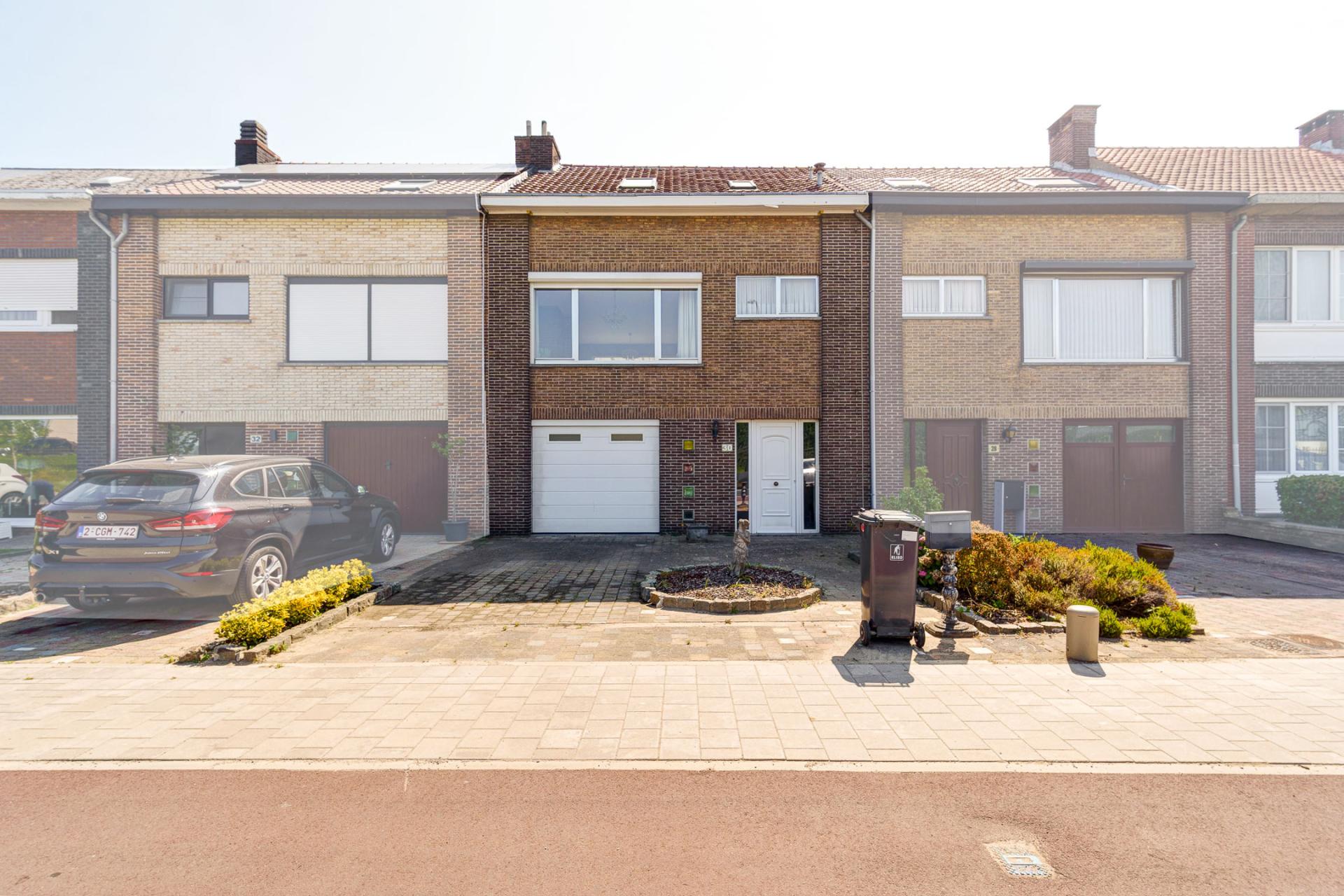 Te renoveren woning met 3 SLPK, garage, terras, tuin te Lier — foto