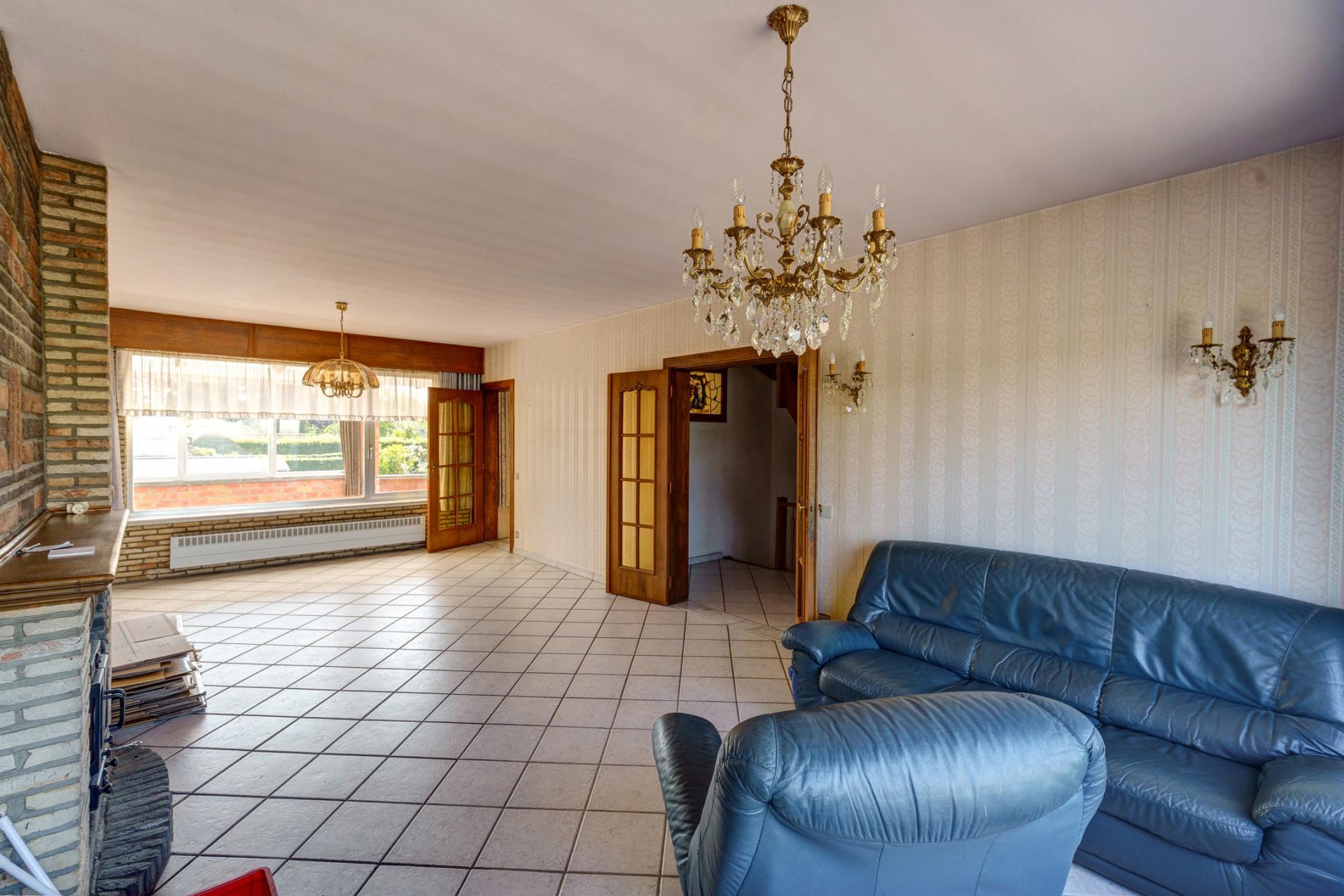 Te renoveren woning met 3 SLPK, garage, terras, tuin te Lier — foto