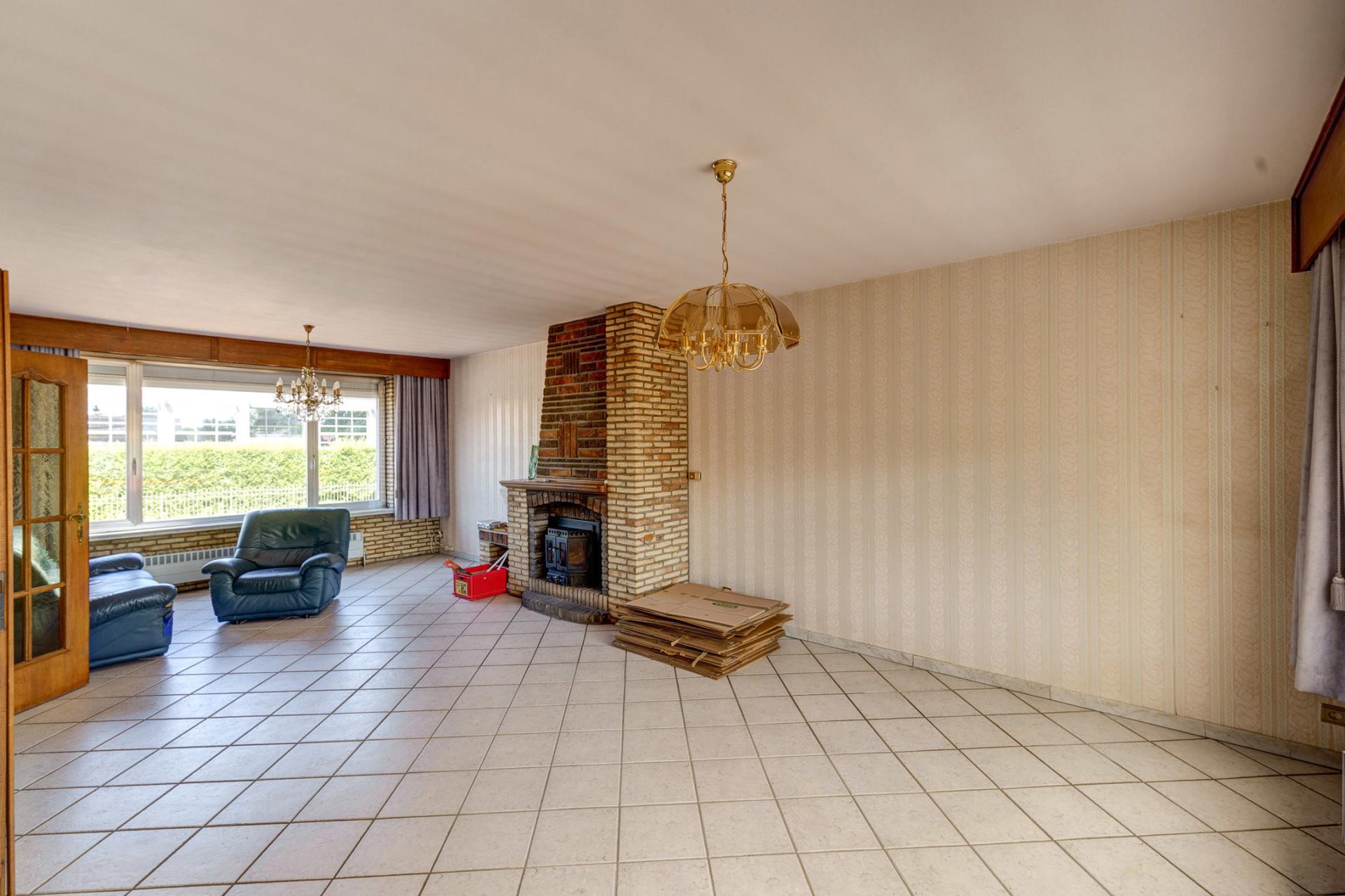 Te renoveren woning met 3 SLPK, garage, terras, tuin te Lier — foto