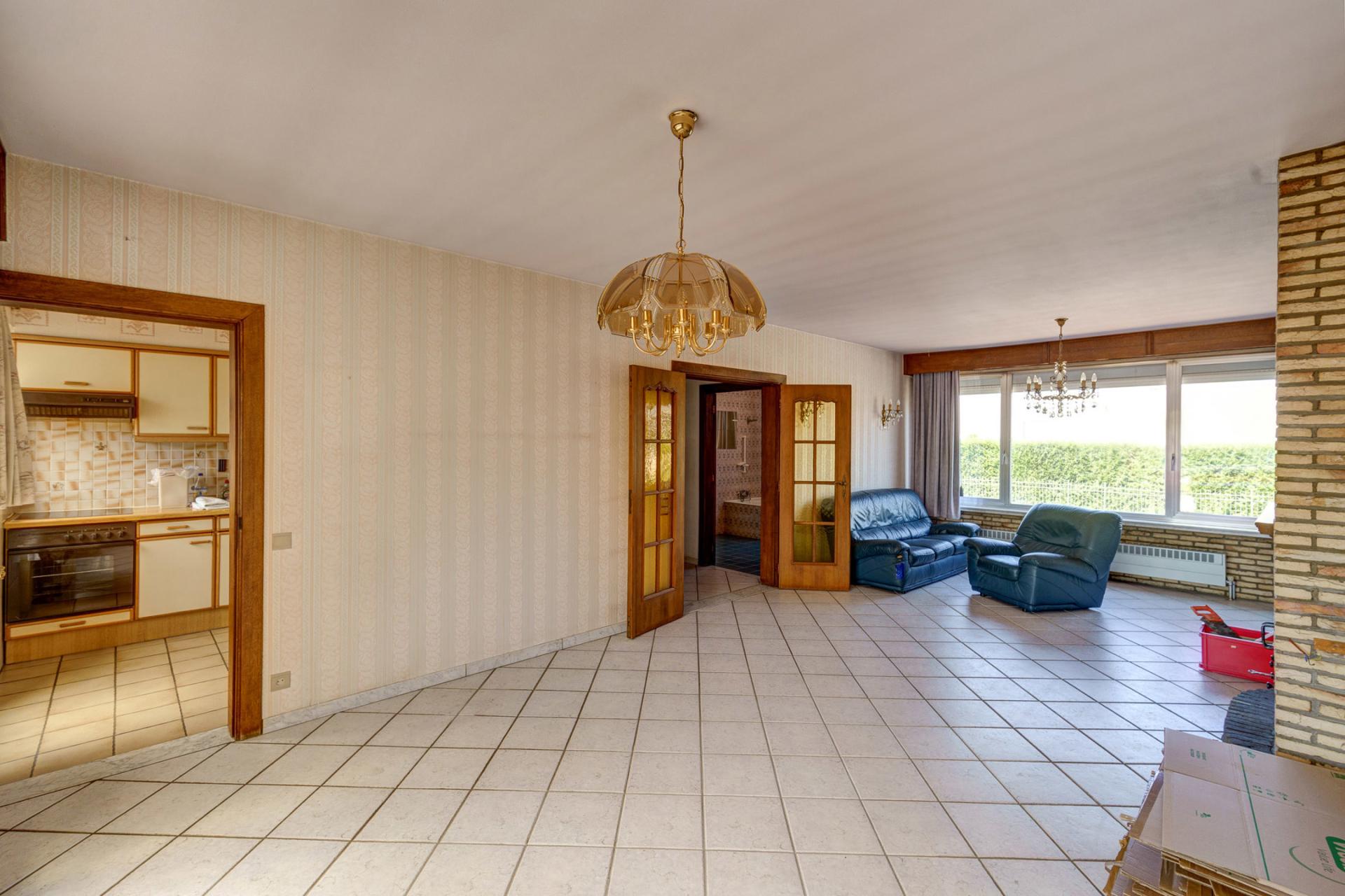 Te renoveren woning met 3 SLPK, garage, terras, tuin te Lier — foto