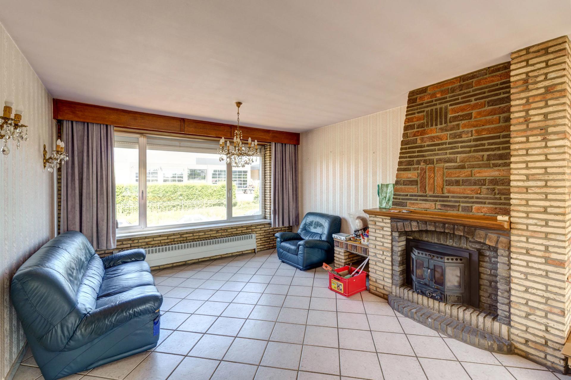Te renoveren woning met 3 SLPK, garage, terras, tuin te Lier — foto