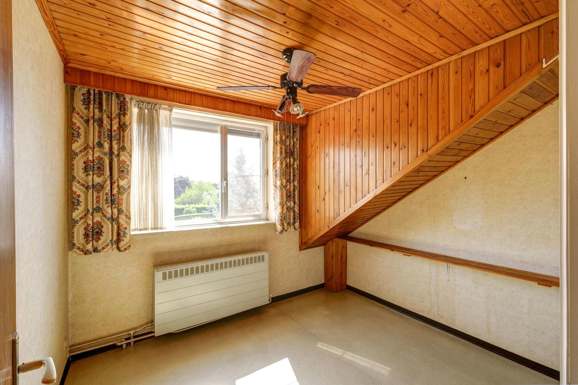 Te renoveren woning met 3 SLPK, garage, terras, tuin te Lier — foto