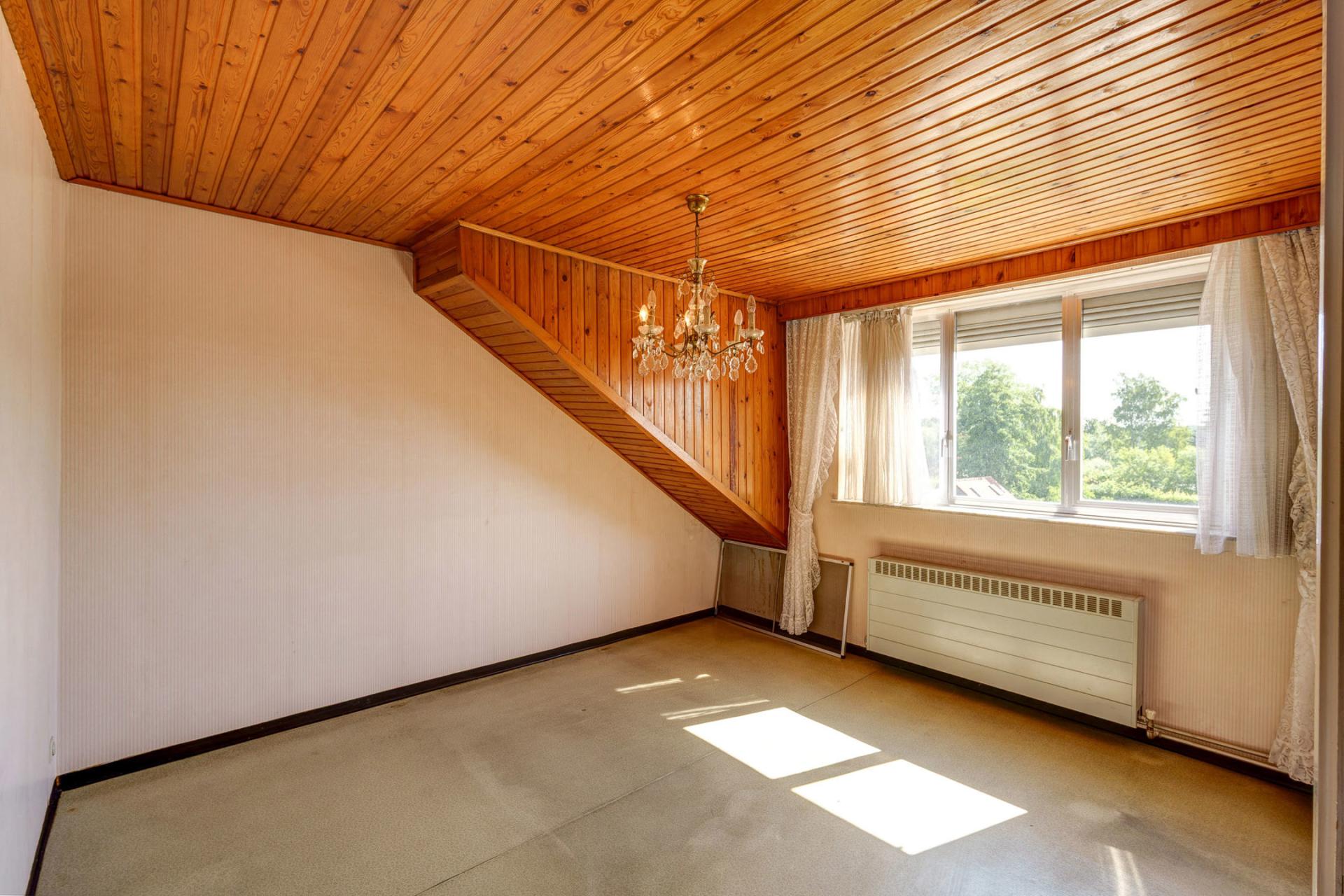 Te renoveren woning met 3 SLPK, garage, terras, tuin te Lier — foto