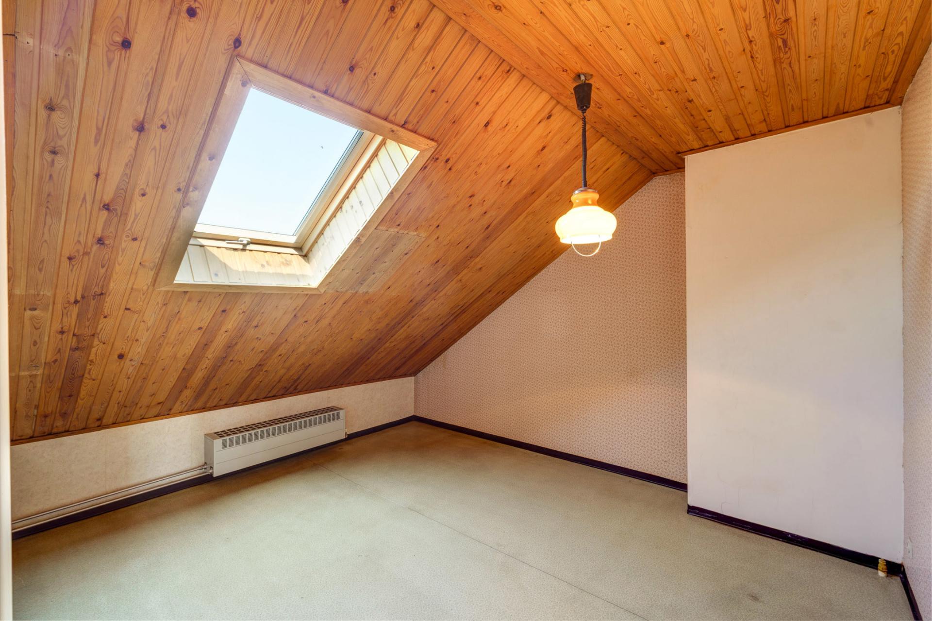 Te renoveren woning met 3 SLPK, garage, terras, tuin te Lier — foto