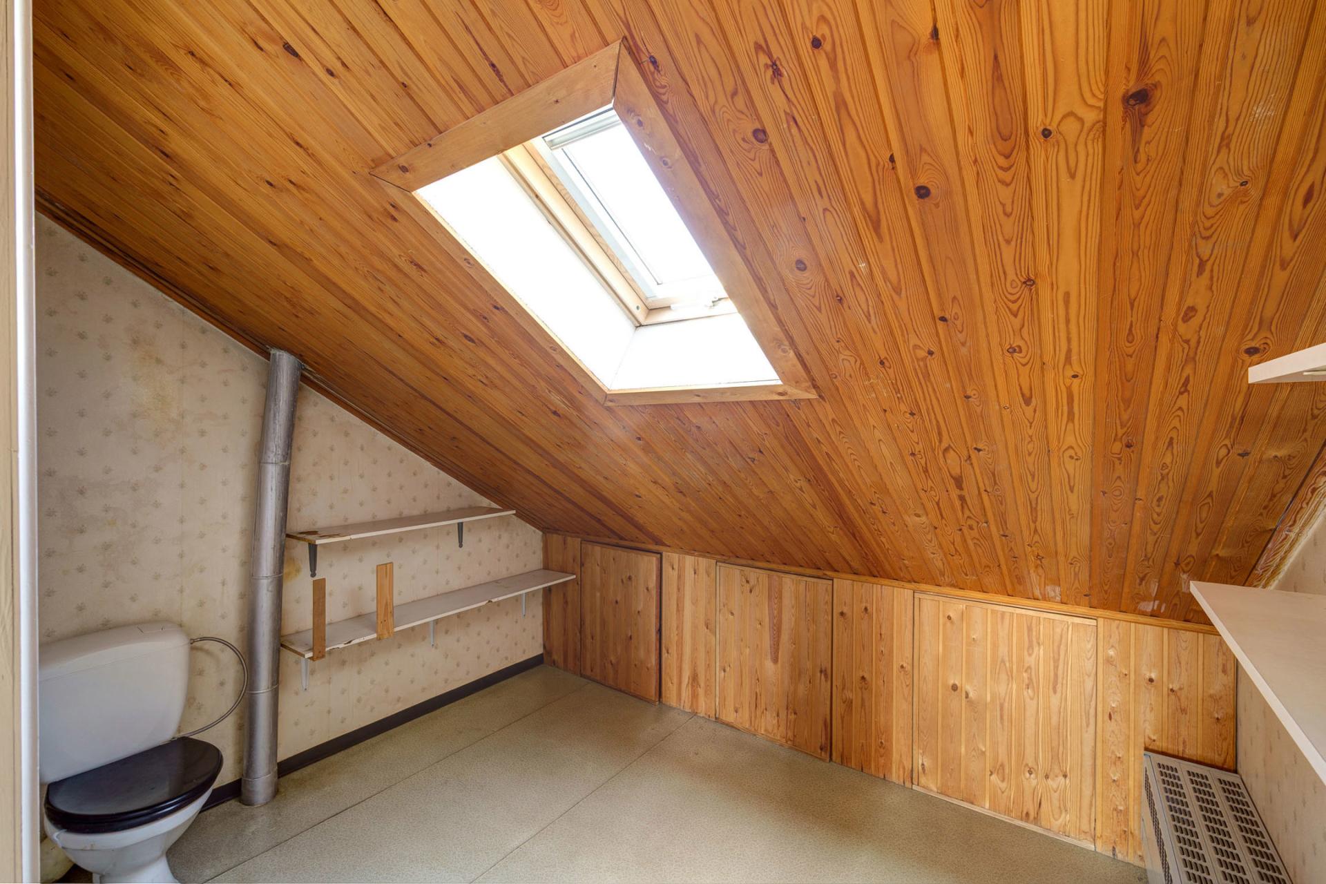 Te renoveren woning met 3 SLPK, garage, terras, tuin te Lier — foto