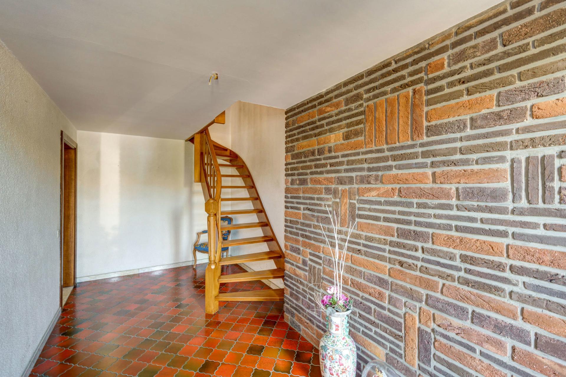 Te renoveren woning met 3 SLPK, garage, terras, tuin te Lier — foto
