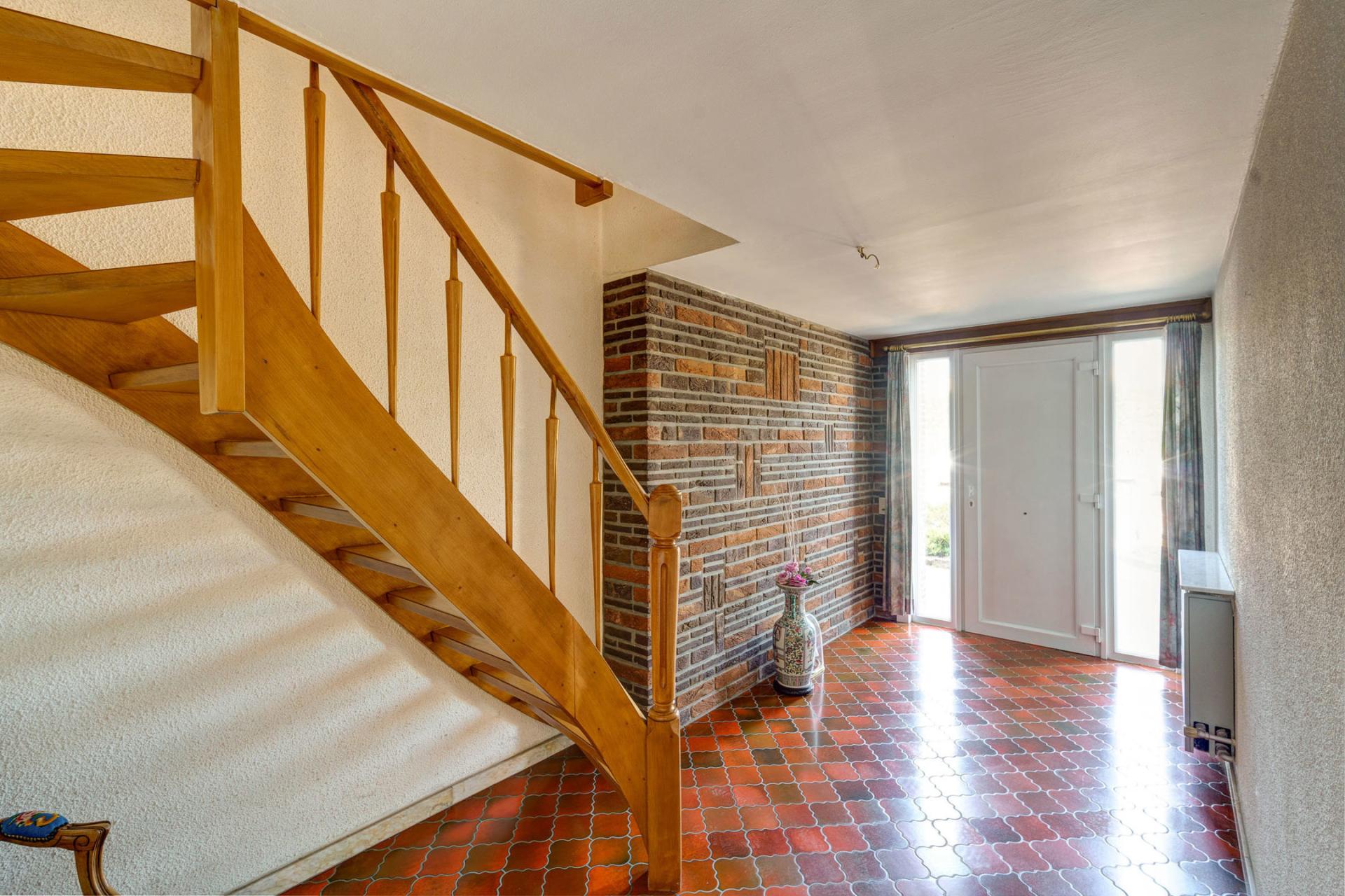 Te renoveren woning met 3 SLPK, garage, terras, tuin te Lier — foto