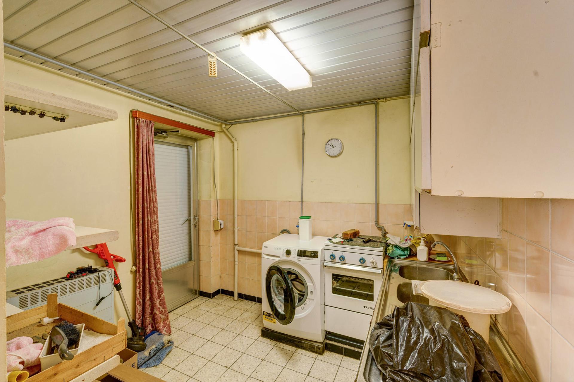 Te renoveren woning met 3 SLPK, garage, terras, tuin te Lier — foto