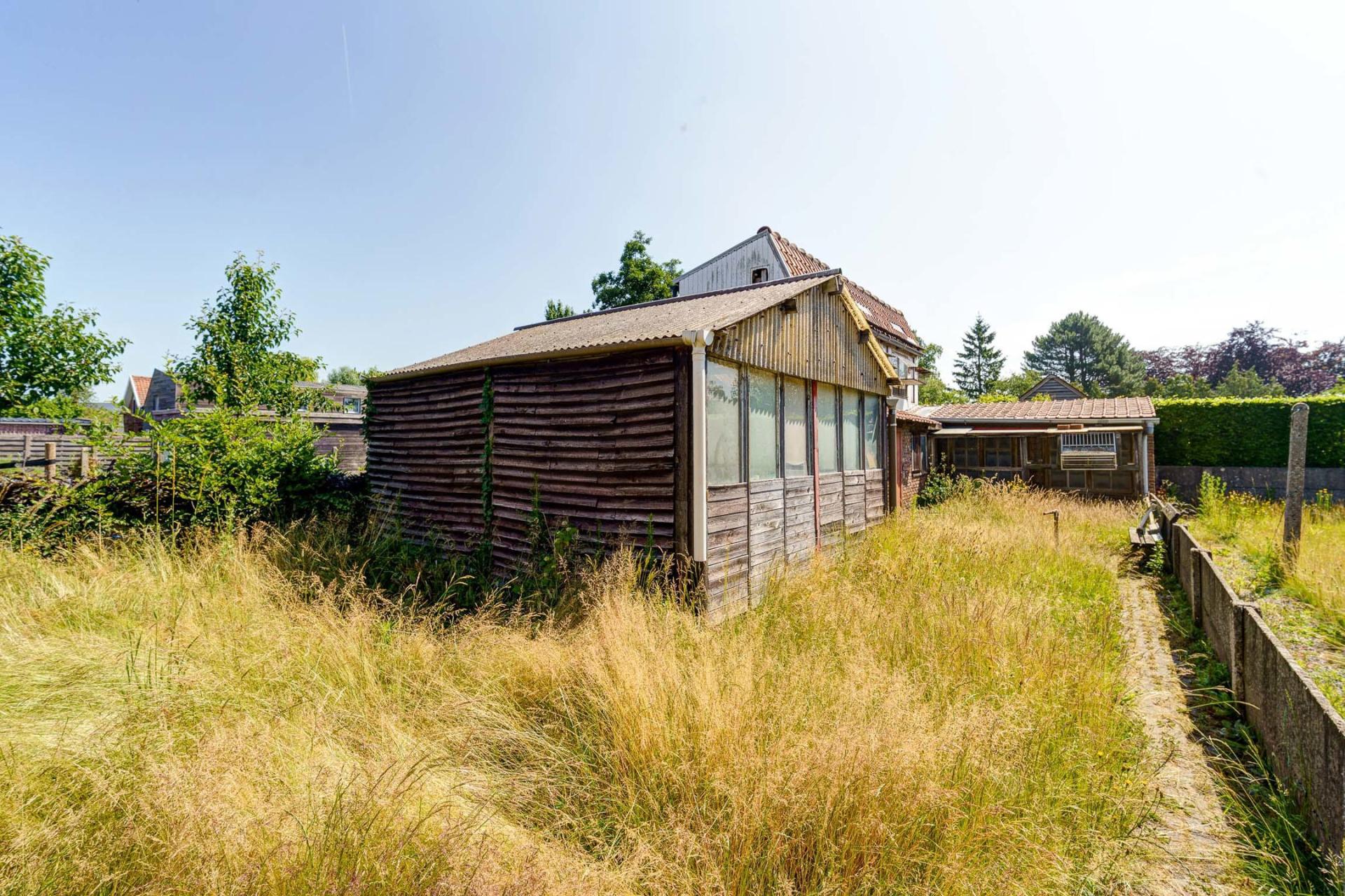 Te renoveren woning met 3 SLPK, garage, terras, tuin te Lier — foto
