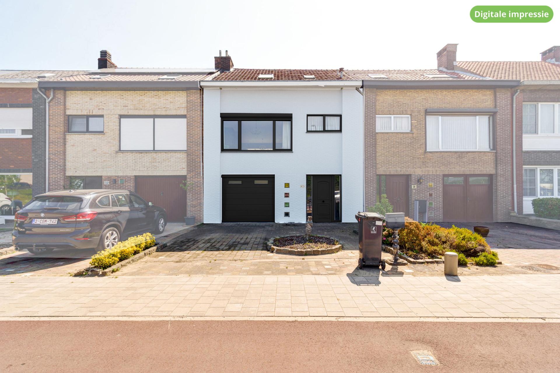 Te renoveren woning met 3 SLPK, garage, terras, tuin te Lier — foto