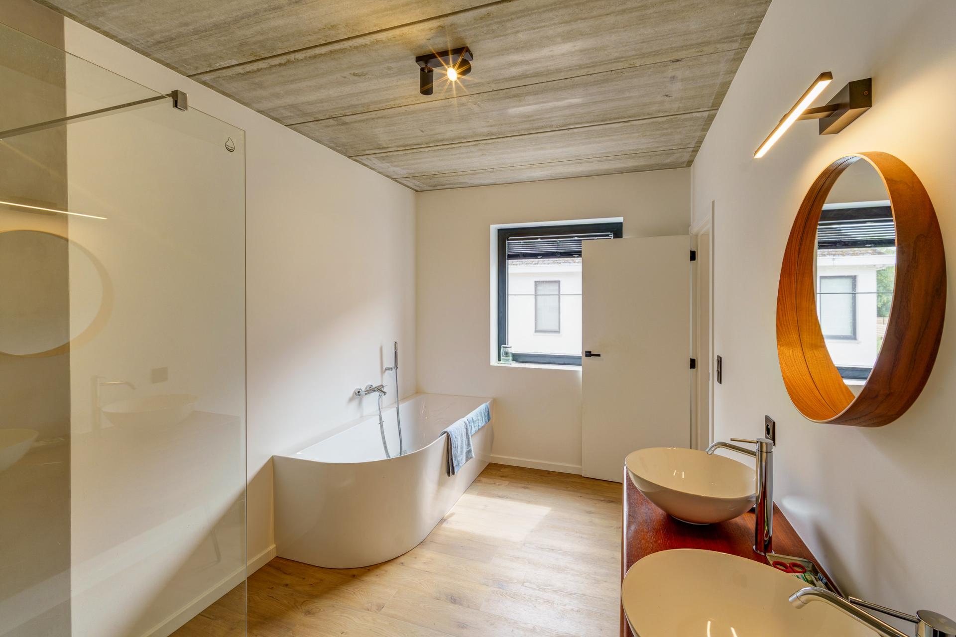 Moderne nieuwbouwwoning met garage en 2 ruime slpk in Balen — foto