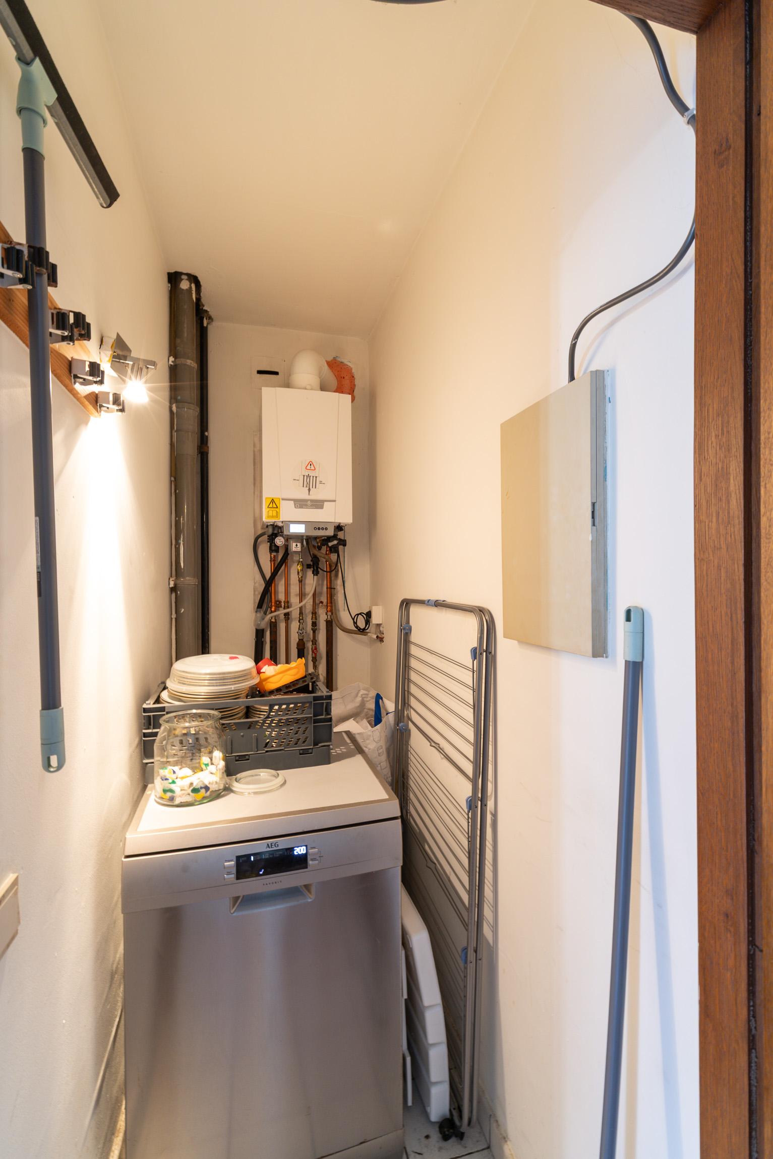 Gelijkvloers appartement met tuin en garagebox — foto