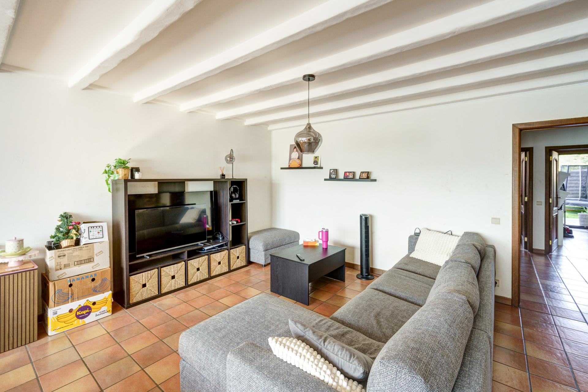 Gelijkvloers appartement met tuin en garagebox — foto