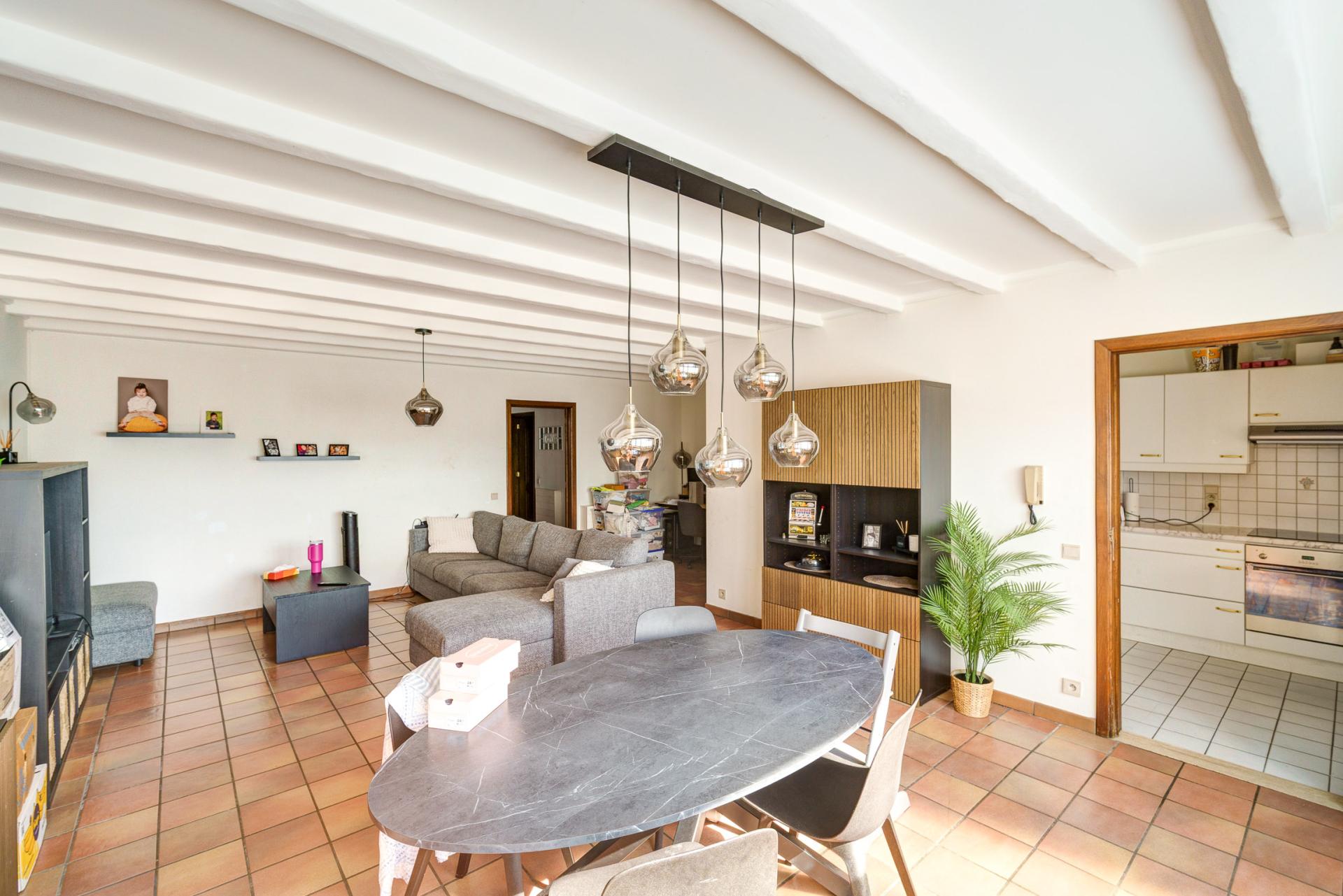 Gelijkvloers appartement met tuin en garagebox — foto