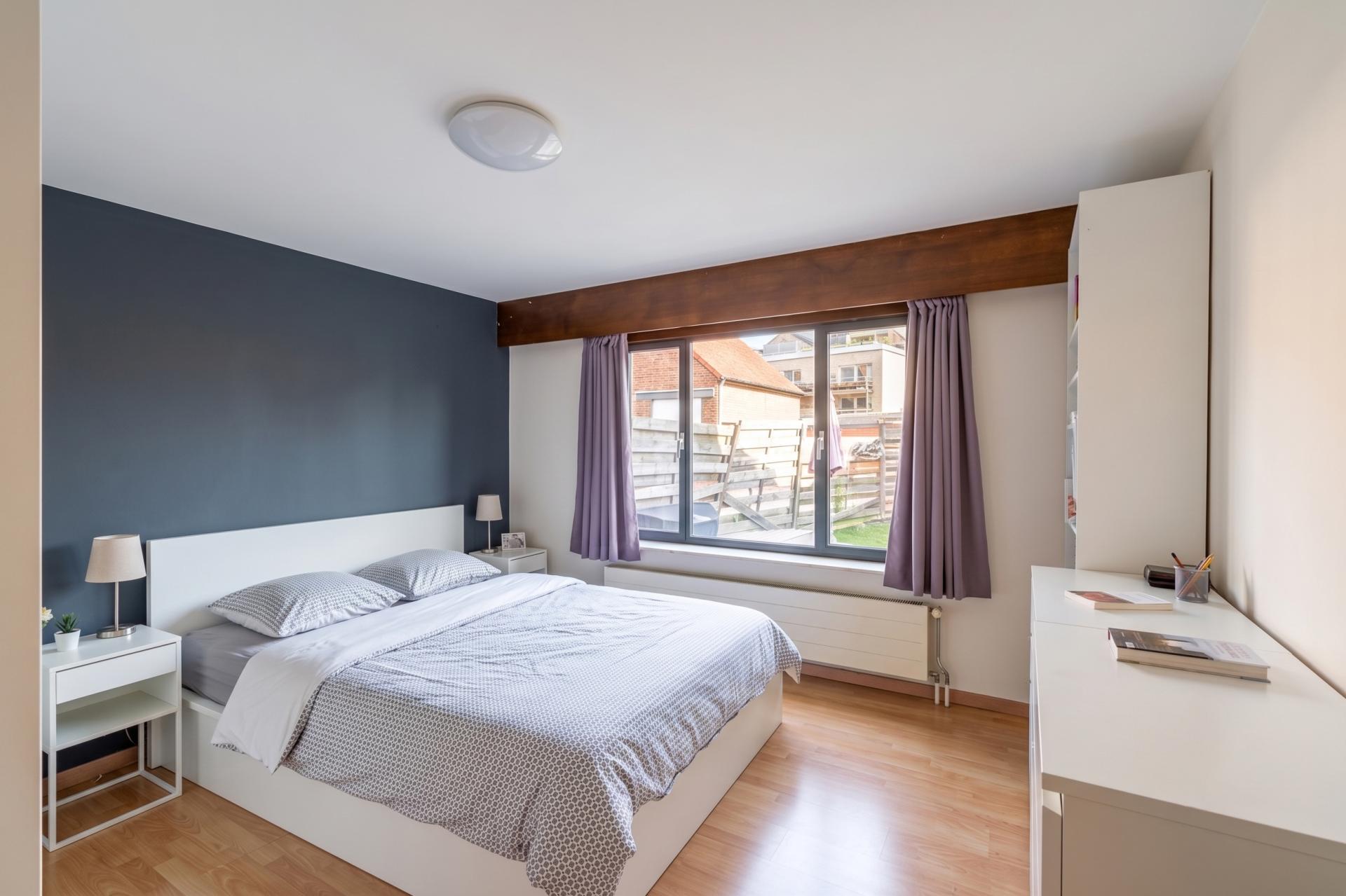 Gelijkvloers appartement met tuin en garagebox — foto