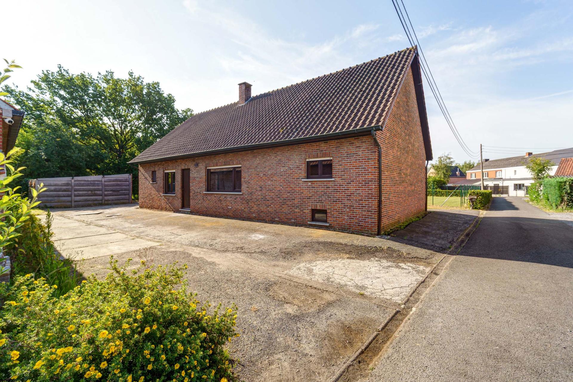 Rustig gelegen, te renoveren woning op 18a75ca te Herselt — foto