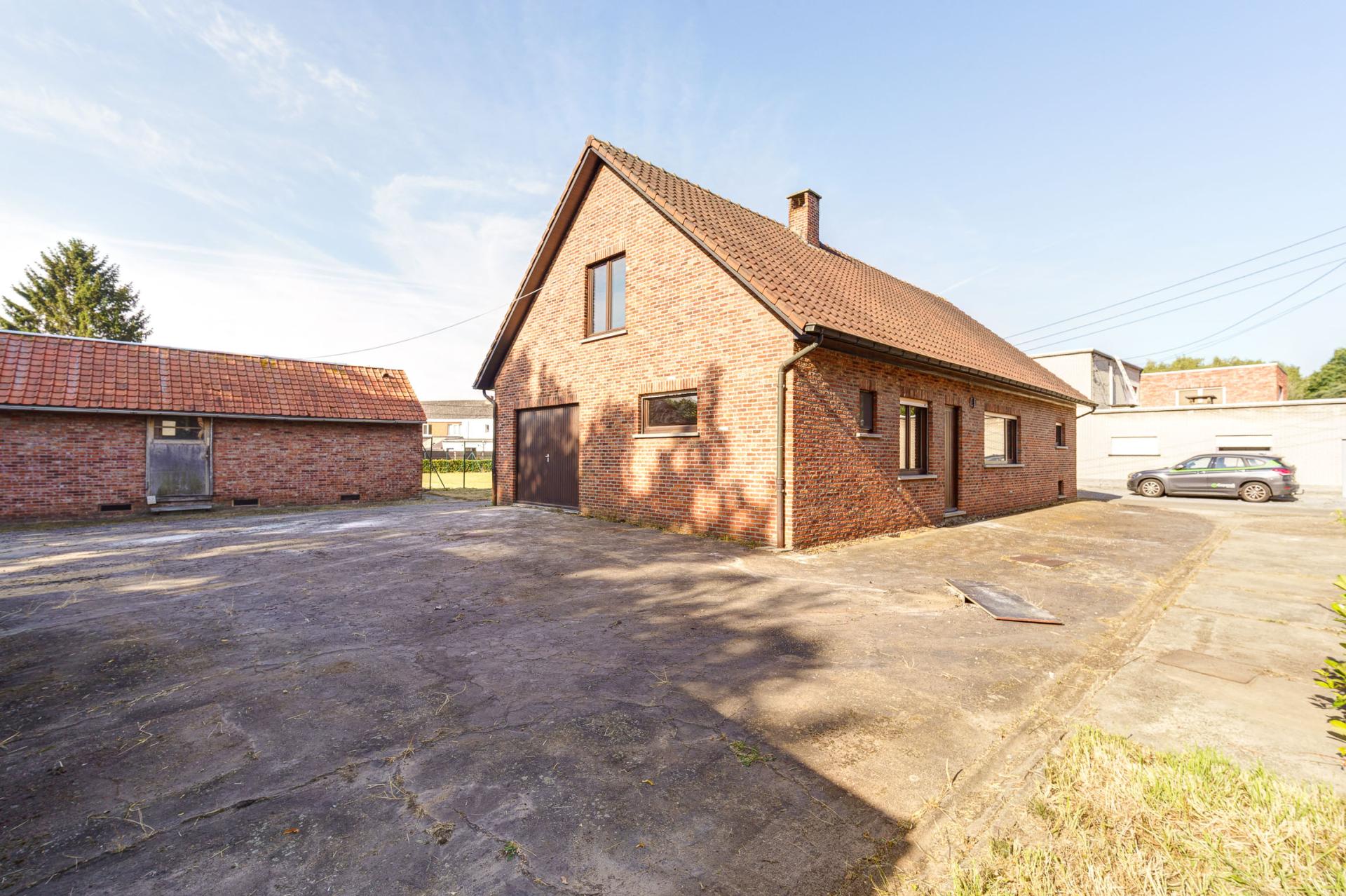 Rustig gelegen, te renoveren woning op 18a75ca te Herselt — foto