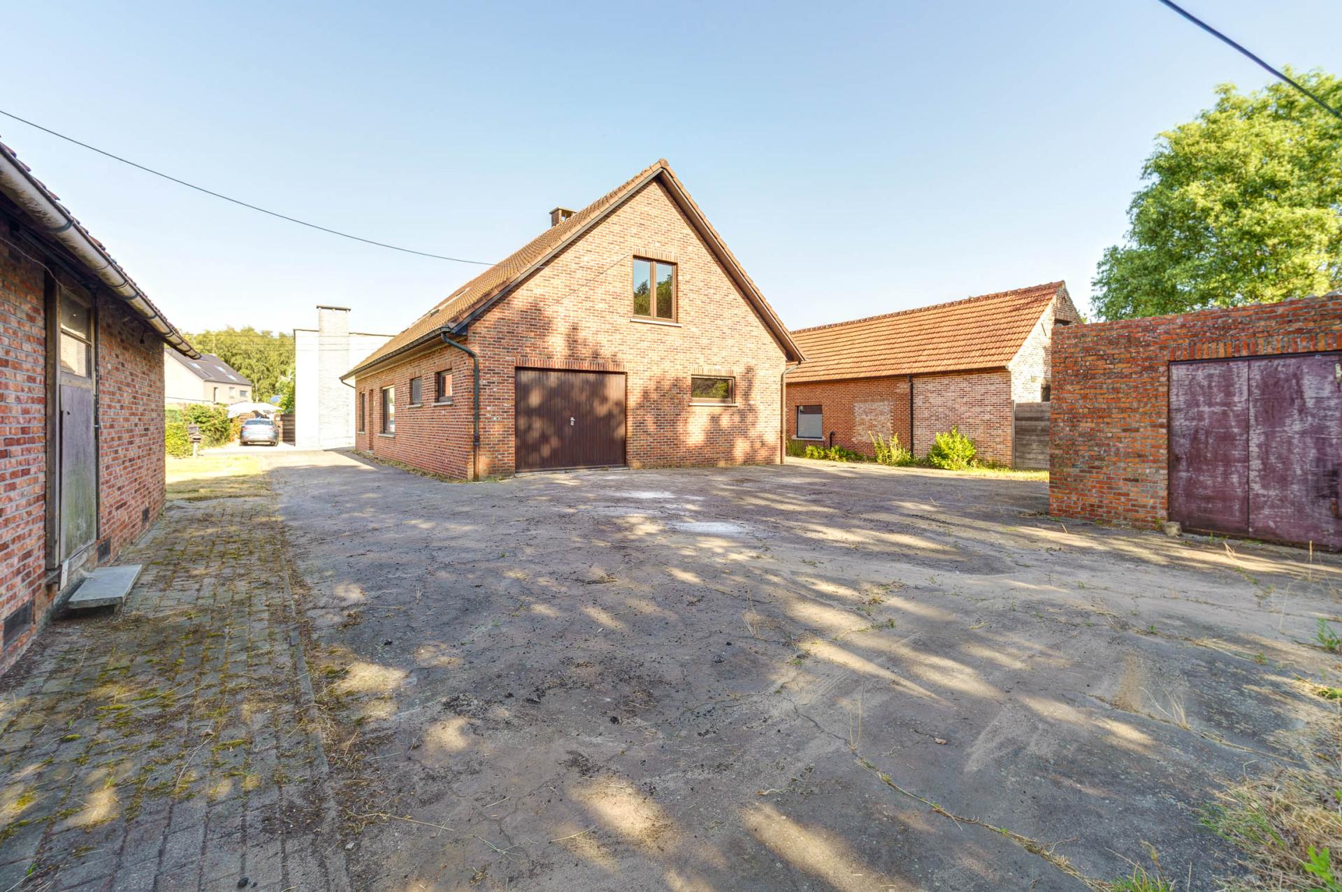 Rustig gelegen, te renoveren woning op 18a75ca te Herselt — foto