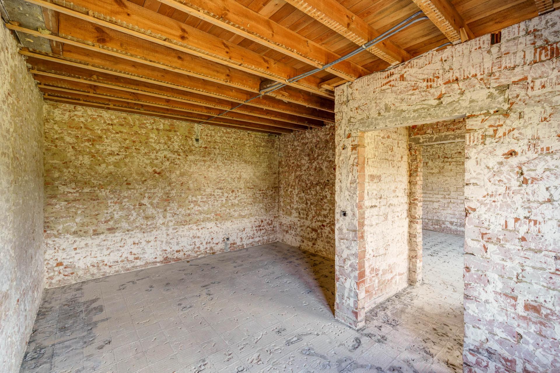 Rustig gelegen, te renoveren woning op 18a75ca te Herselt — foto