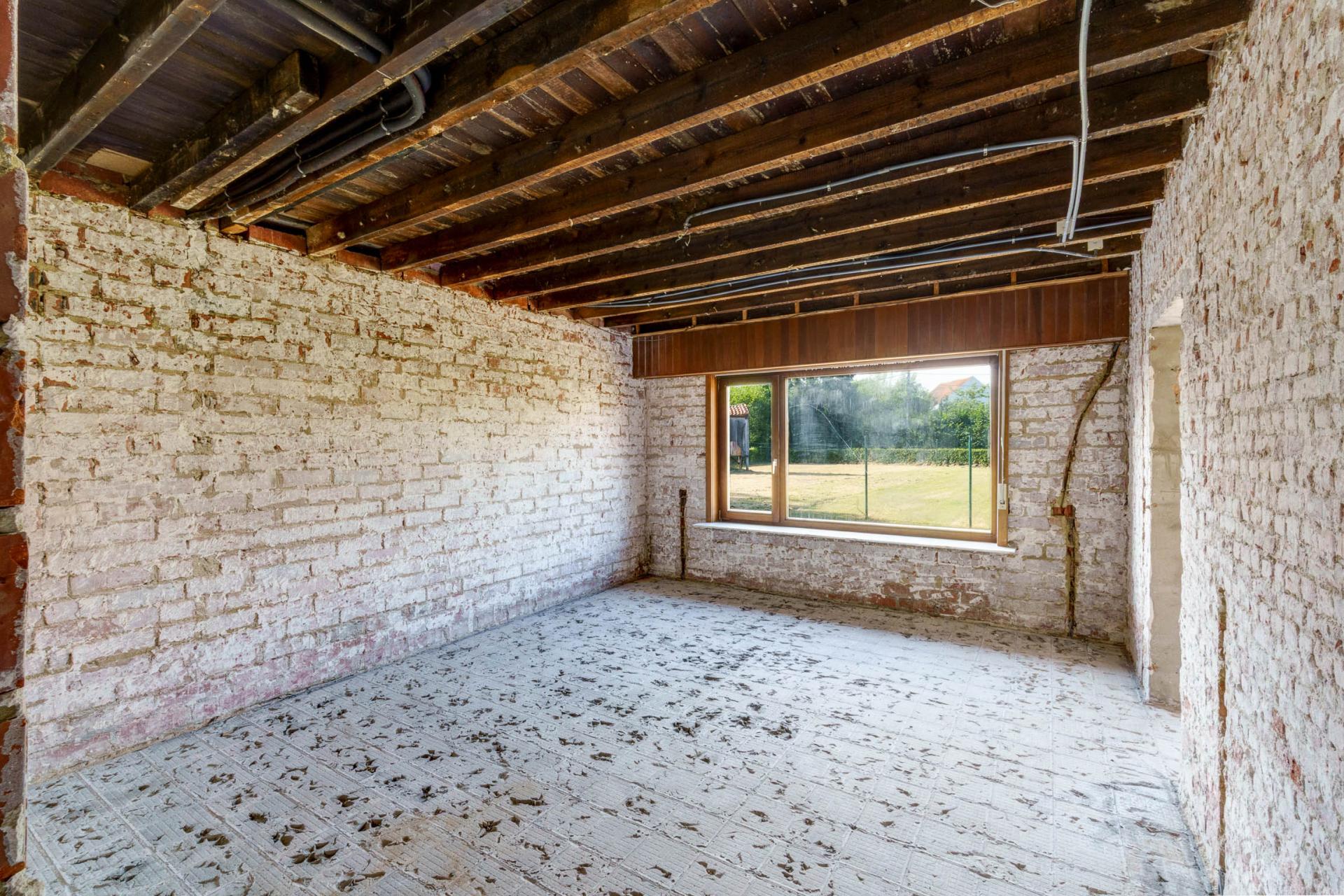 Rustig gelegen, te renoveren woning op 18a75ca te Herselt — foto