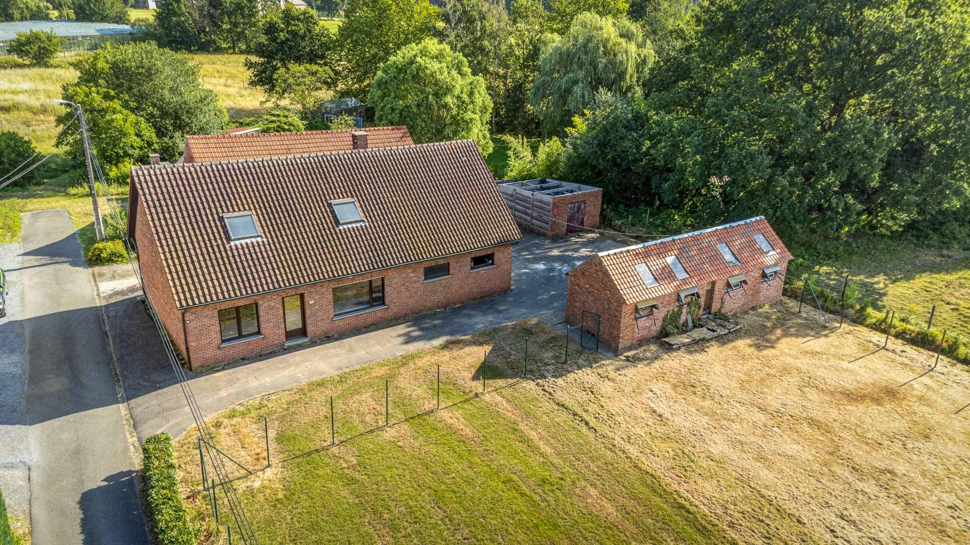 Rustig gelegen, te renoveren woning op 18a75ca te Herselt — foto