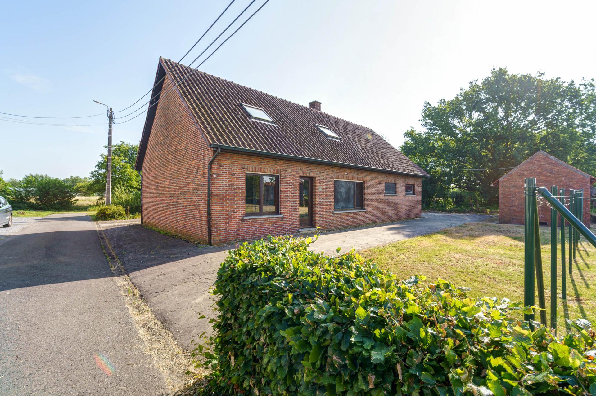 Rustig gelegen, te renoveren woning op 18a75ca te Herselt — foto