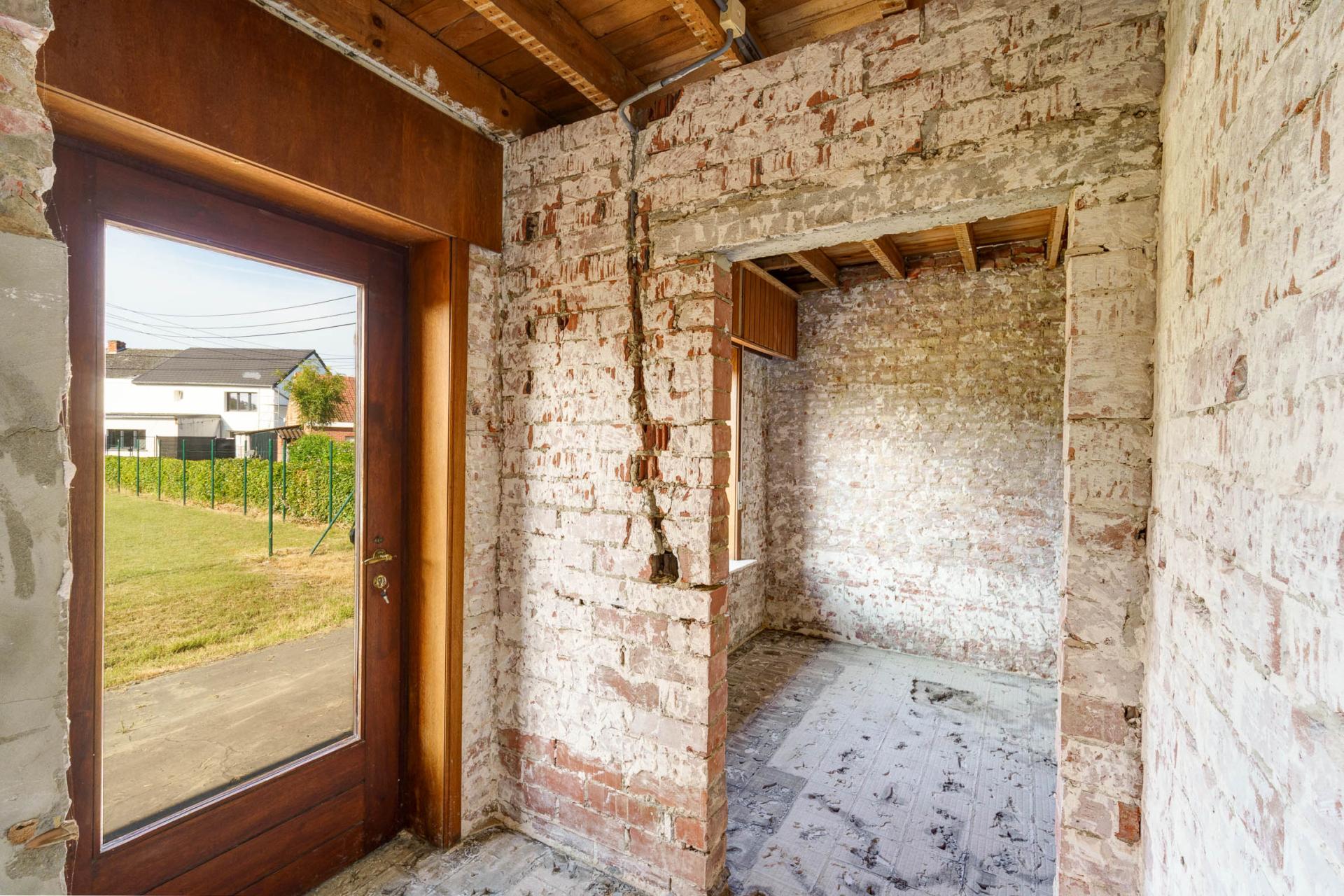 Rustig gelegen, te renoveren woning op 18a75ca te Herselt — foto