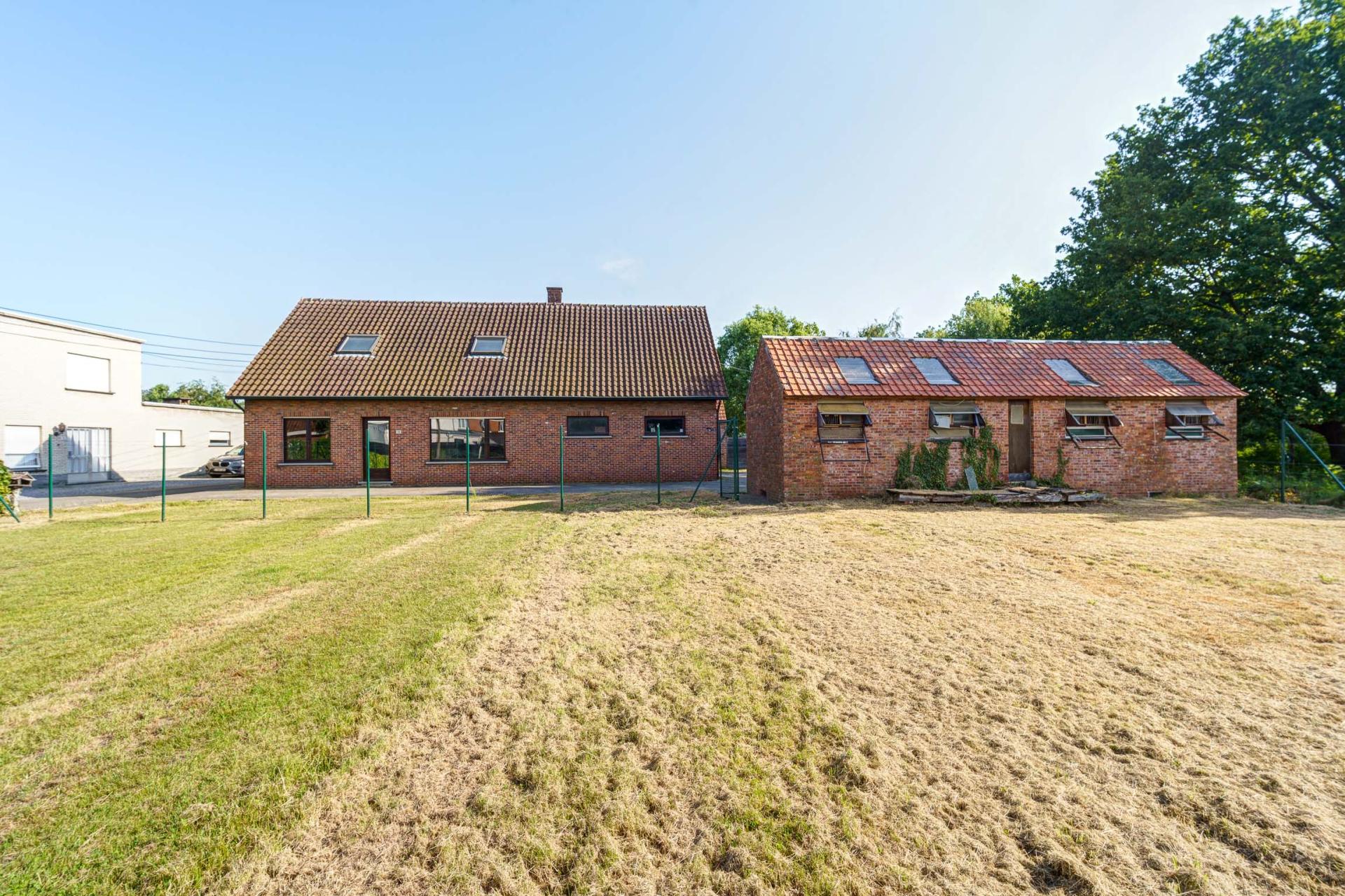 Rustig gelegen, te renoveren woning op 18a75ca te Herselt — foto