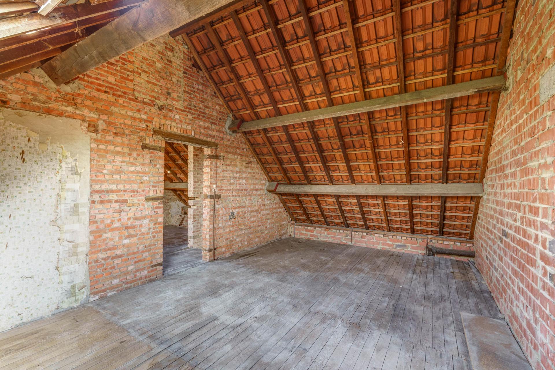 Rustig gelegen, te renoveren woning op 18a75ca te Herselt — foto