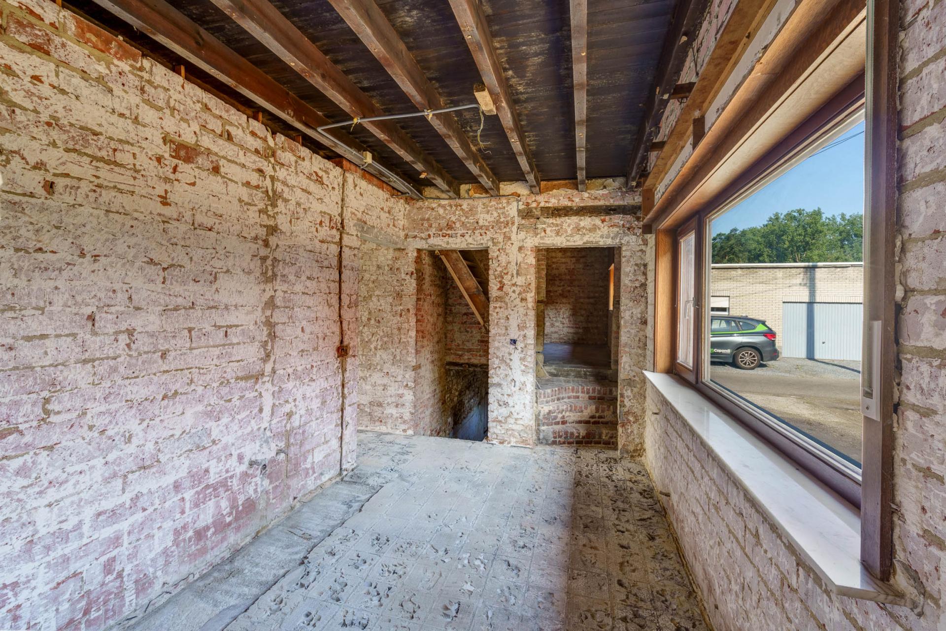 Rustig gelegen, te renoveren woning op 18a75ca te Herselt — foto