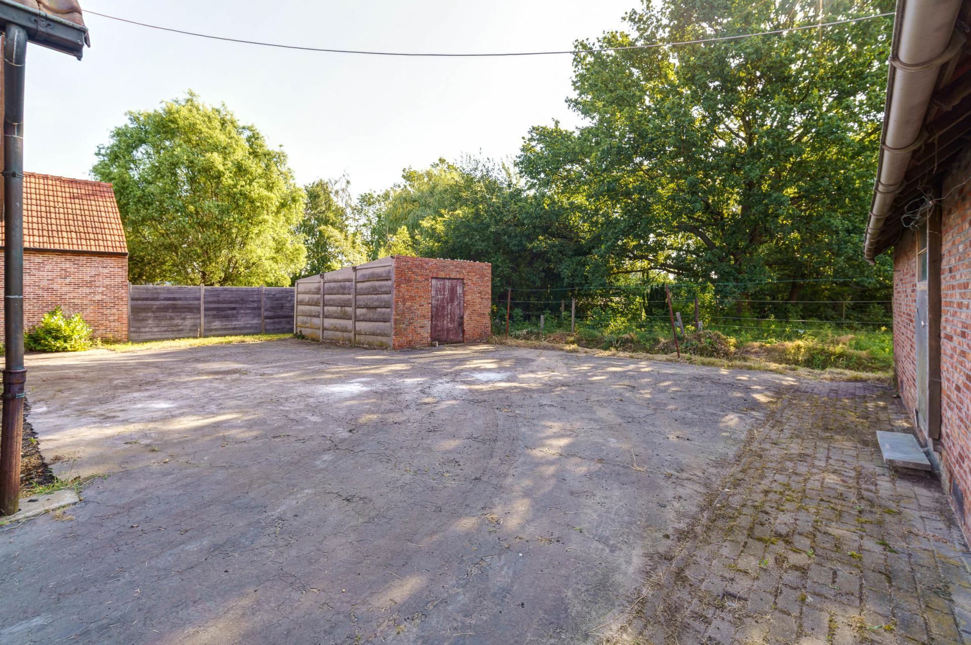 Rustig gelegen, te renoveren woning op 18a75ca te Herselt — foto